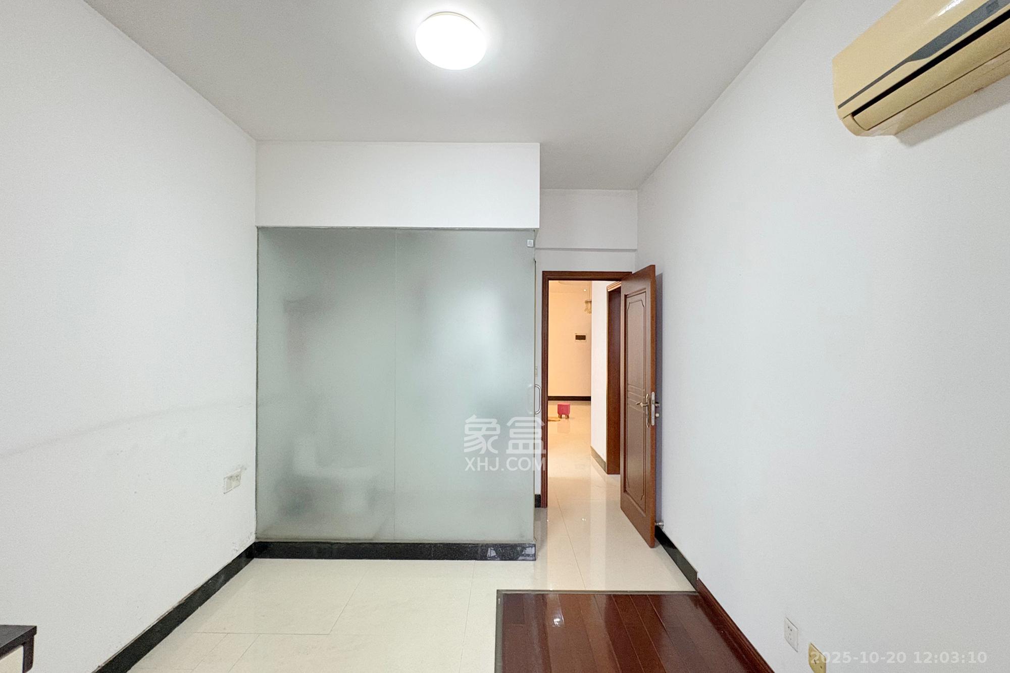 天心华庭  3室2厅1卫    100.0万卧室