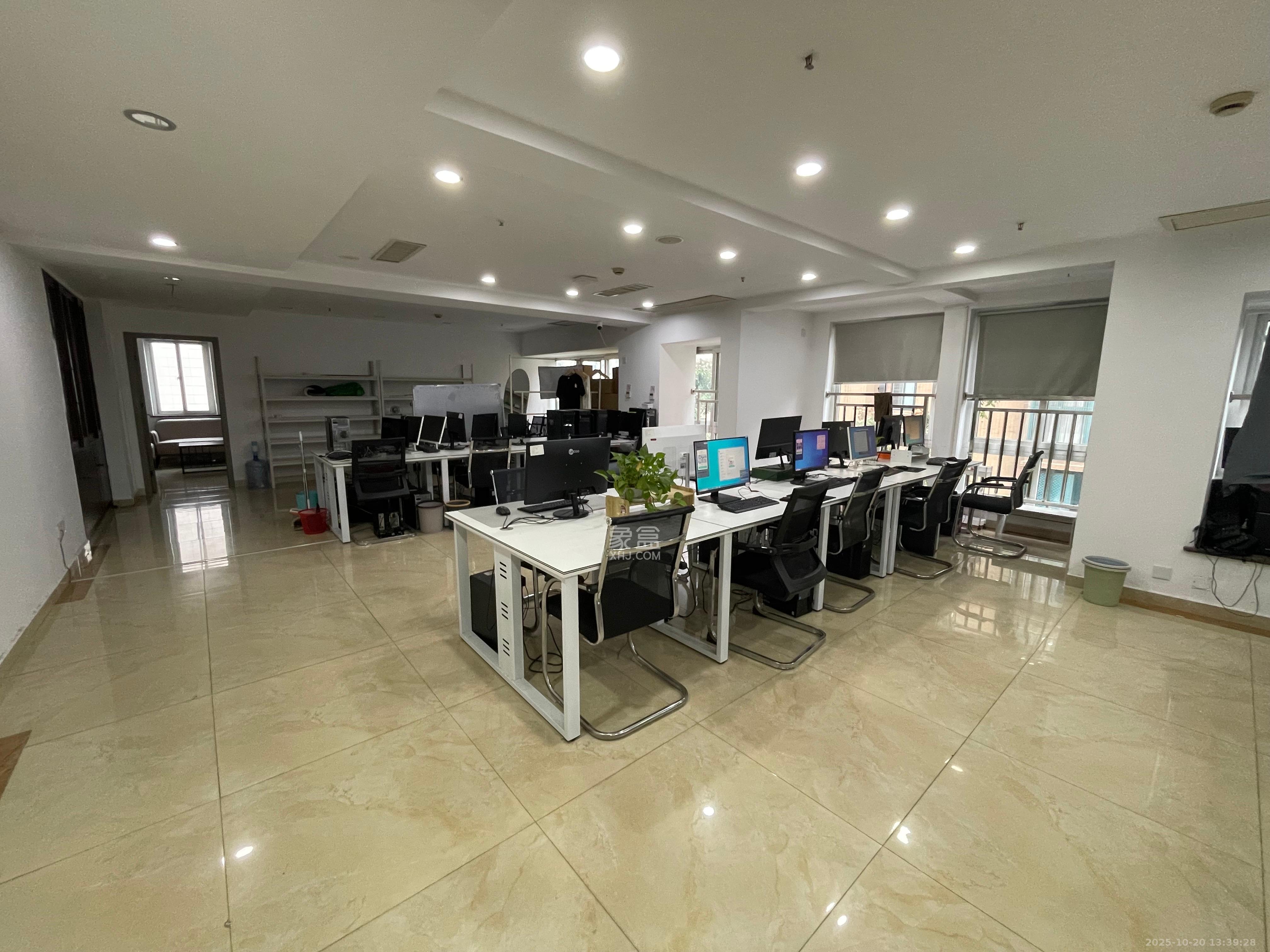 星城荣域  4室1厅6卫    15000.0元/月室内图1