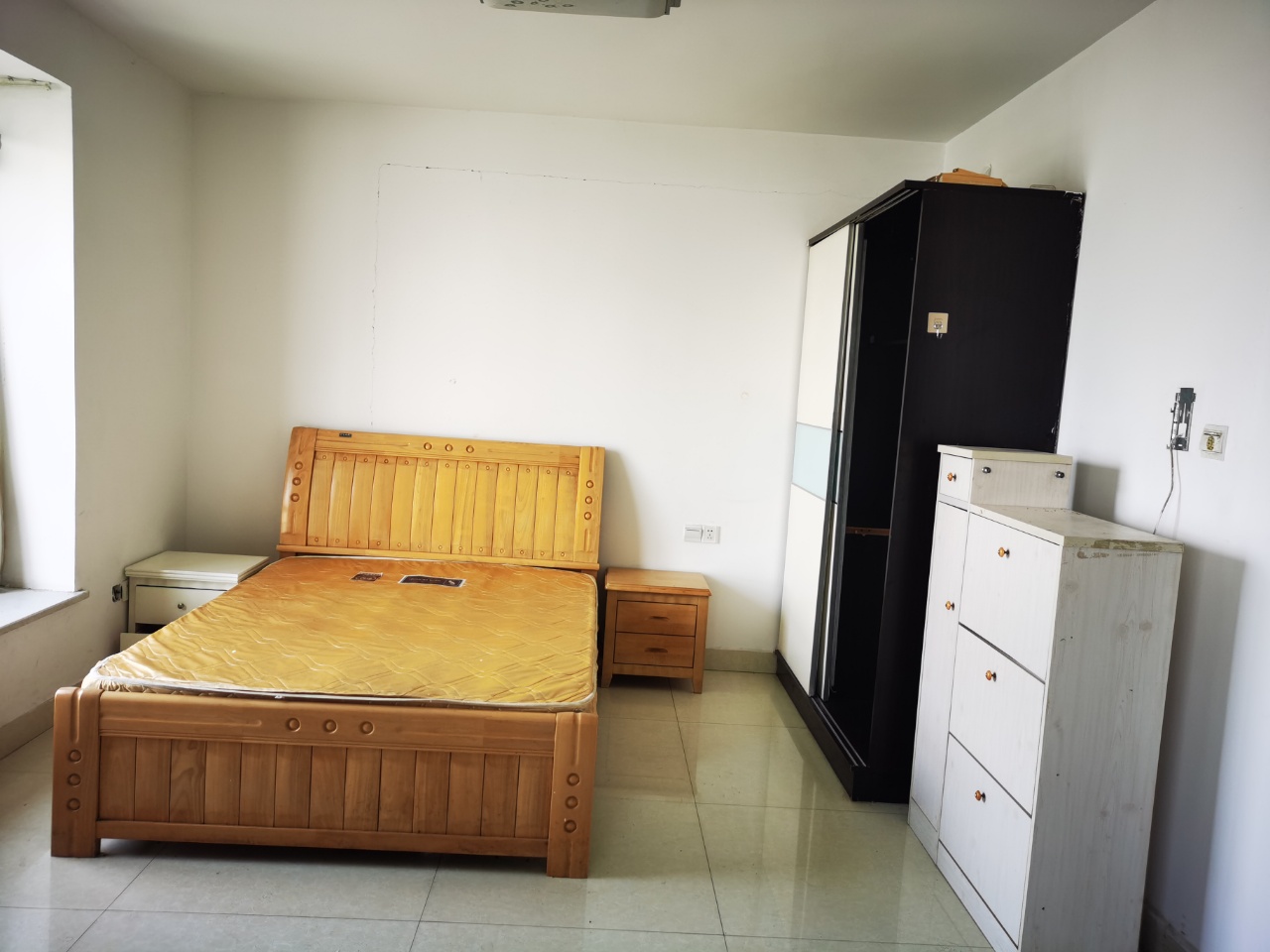 万城国际  1室1厅1卫    700.0元/月 万城国际  1室1厅1卫    700.0元/月室内图