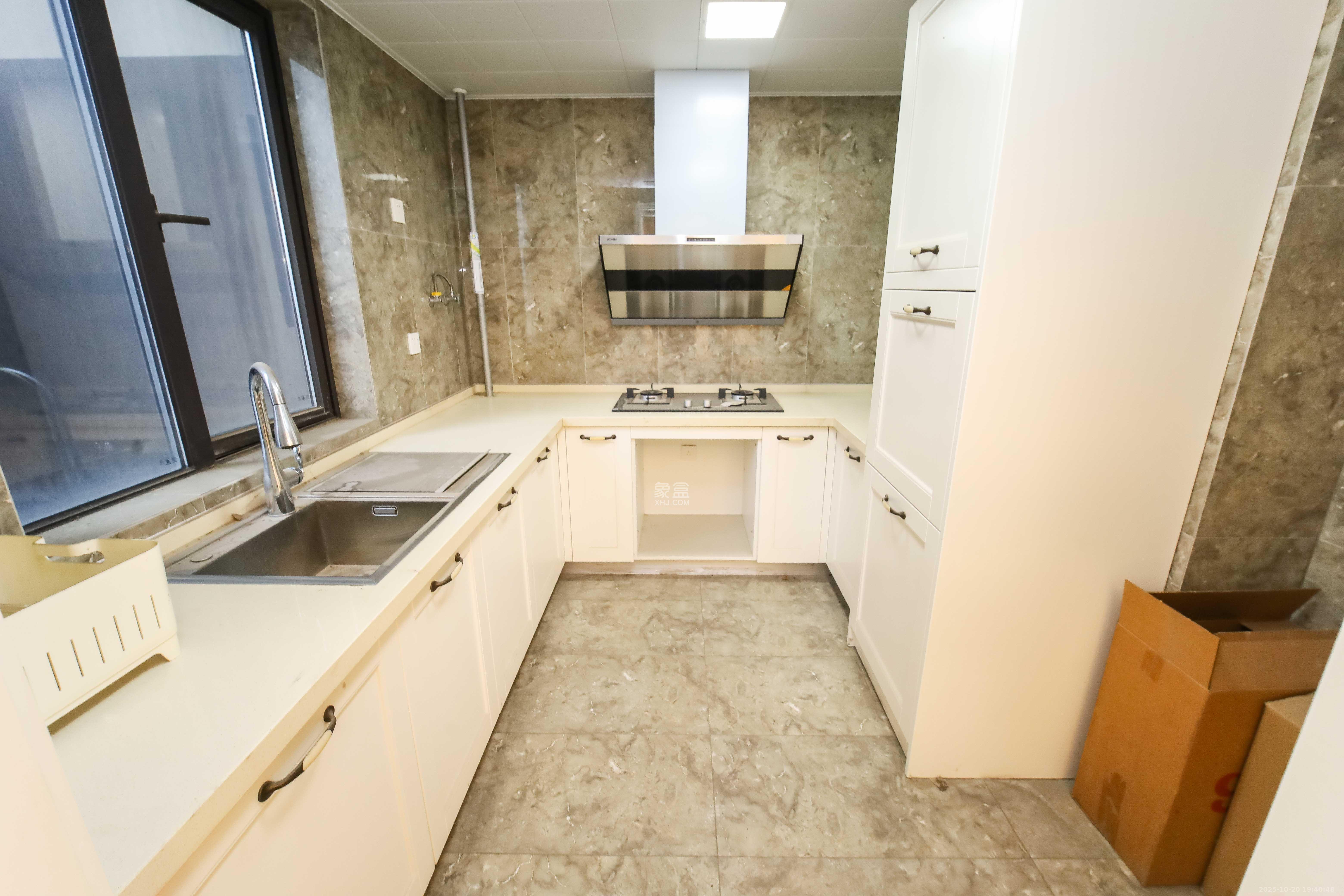 万科金域蓝湾  4室2厅2卫    170.0万厨房