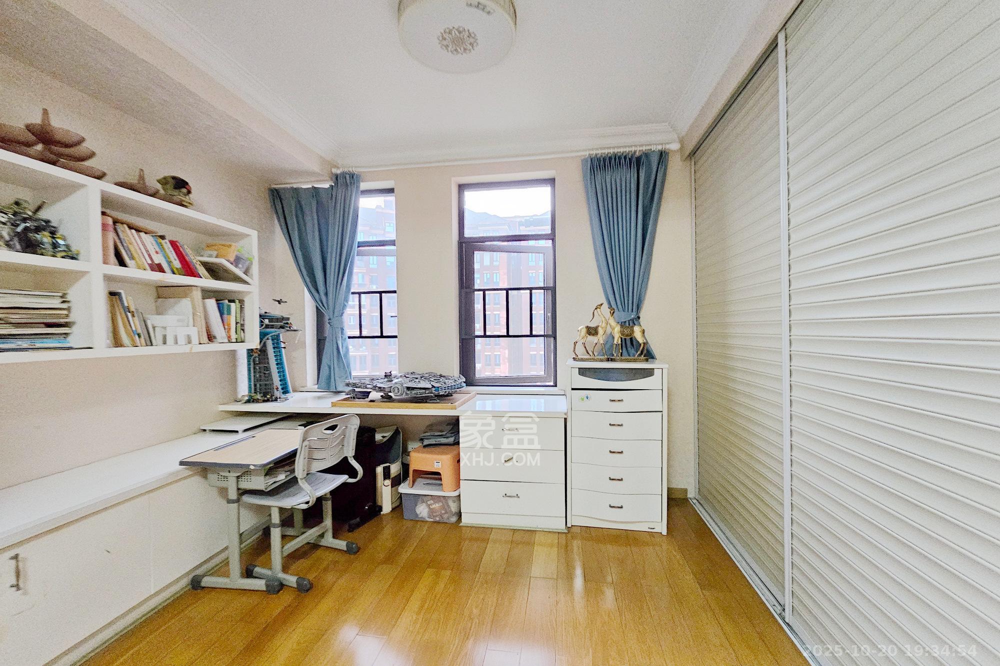 中隆国际御玺  5室2厅4卫    316.0万 中隆国际御玺  5室2厅4卫    316.0万卧室