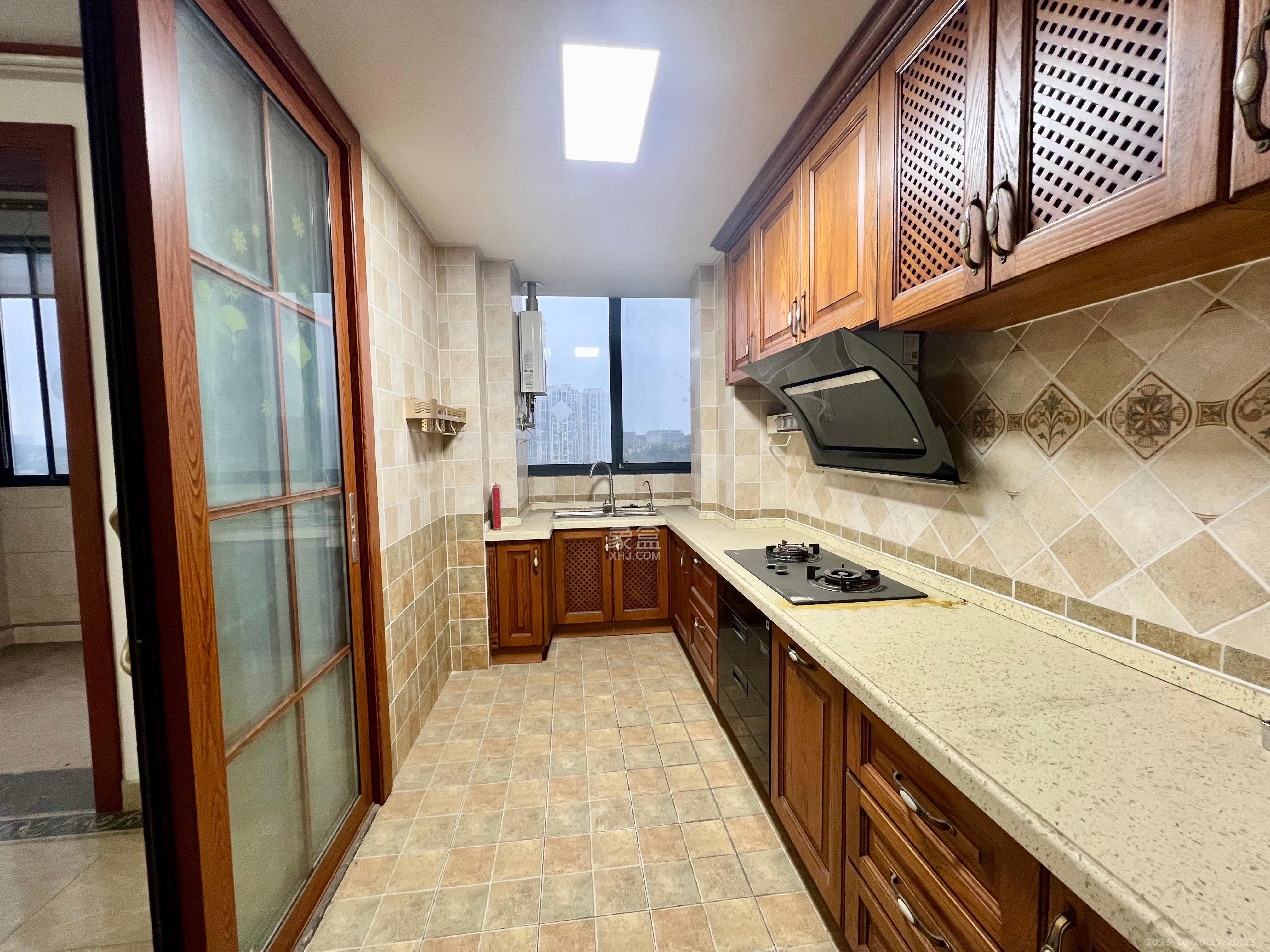 堤亚纳湾（深业沙河城）  4室2厅2卫    3200.0元/月室内图