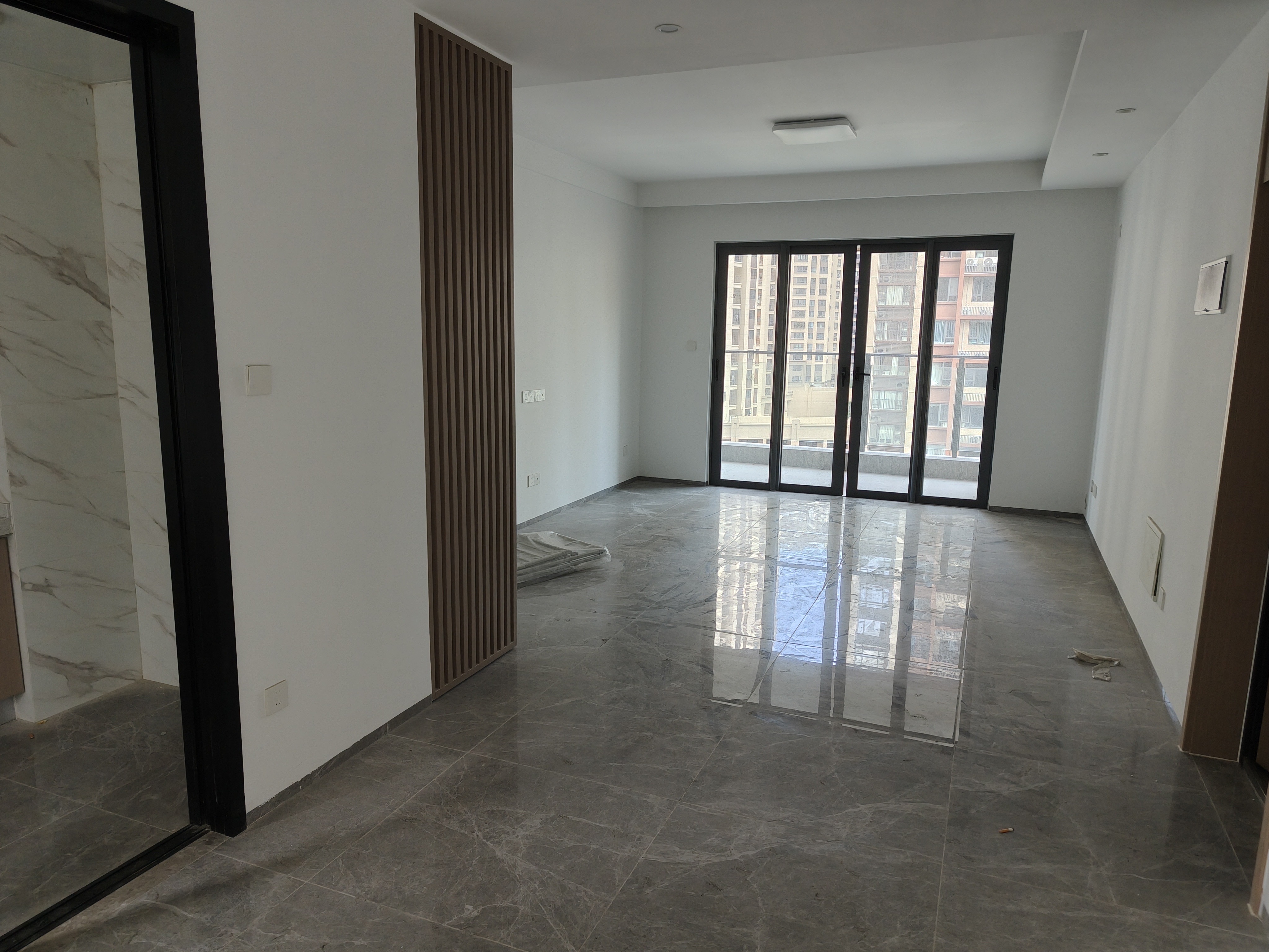 滨海丽景  3室2厅2卫    3800.0元/月 滨海丽景  3室2厅2卫    3800.0元/月室内图1