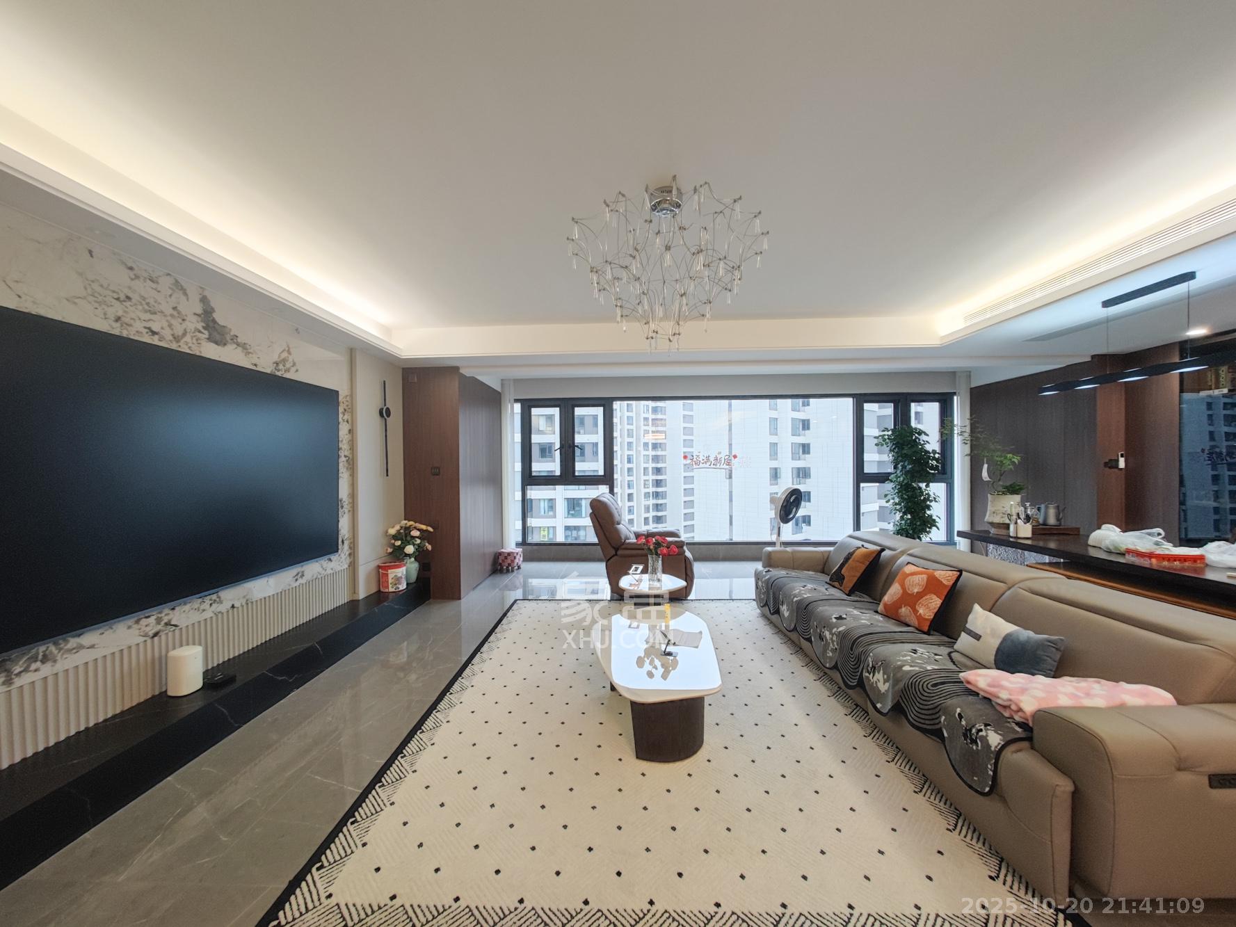 金地都会风華  4室2厅2卫    300.0万 金地都会风華  4室2厅2卫    300.0万客厅