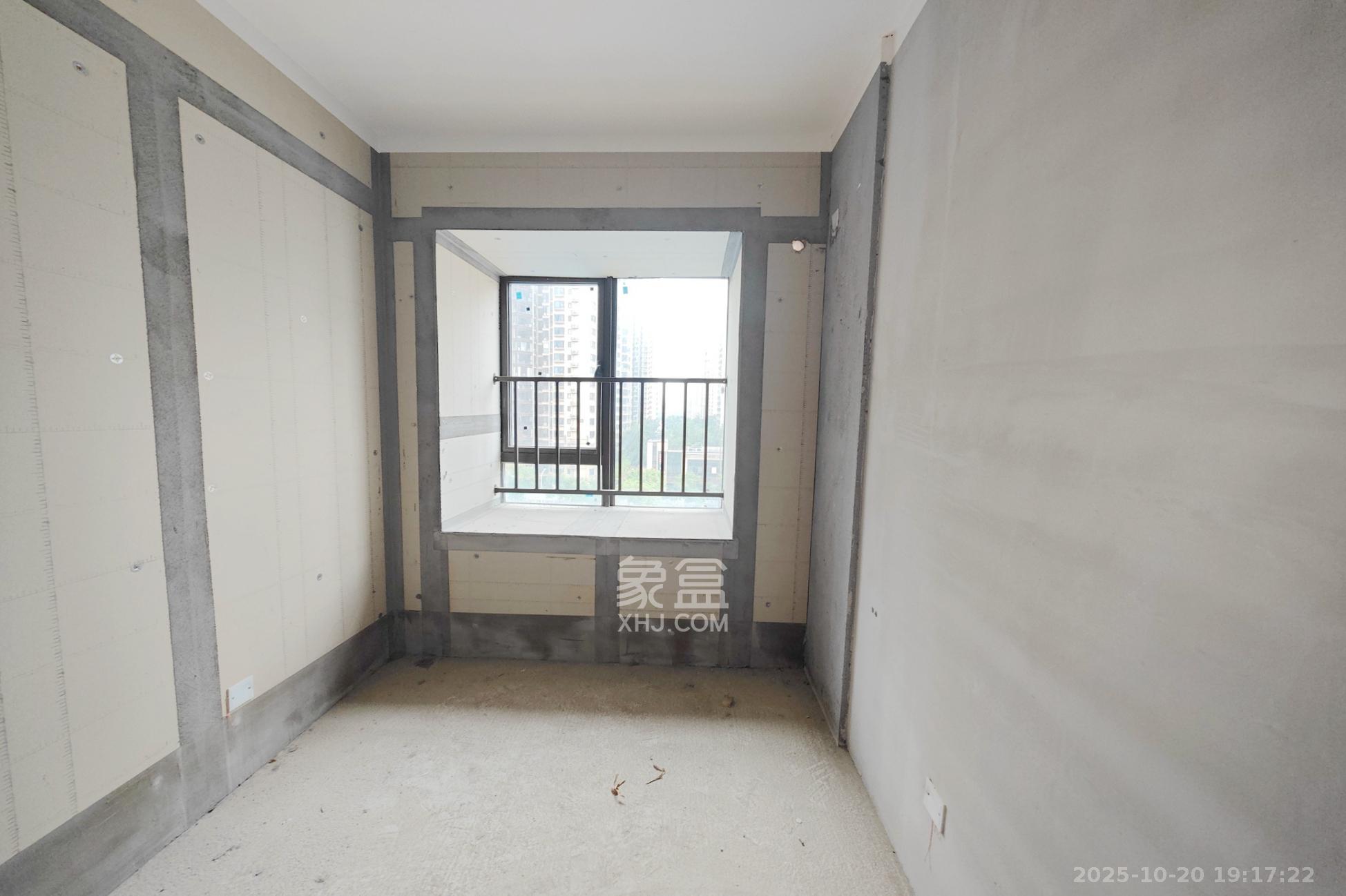 大都汇天悦（保利大都汇三期）  4室2厅2卫    145.0万卧室