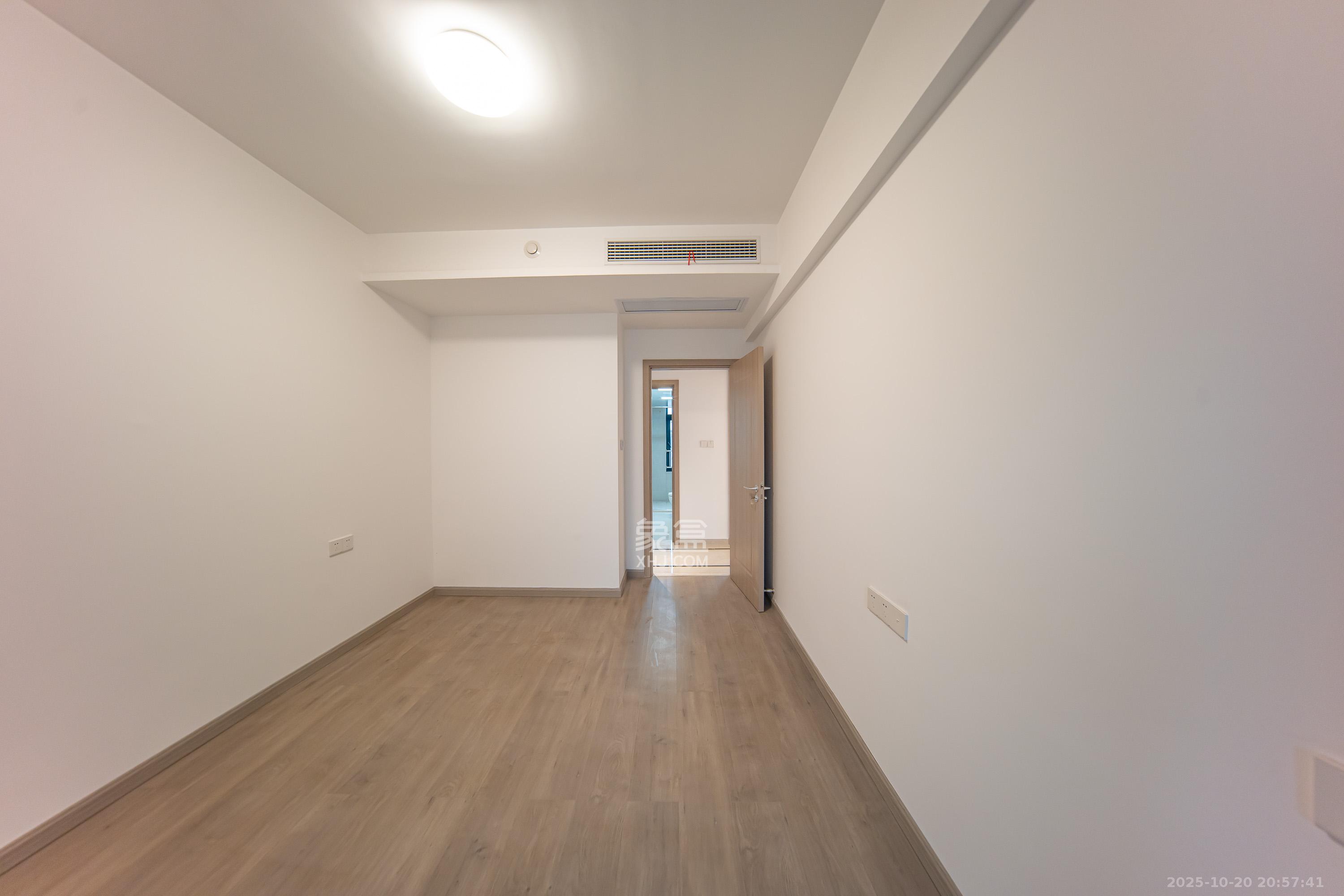 建投象山国际  4室2厅2卫    180.0万卧室