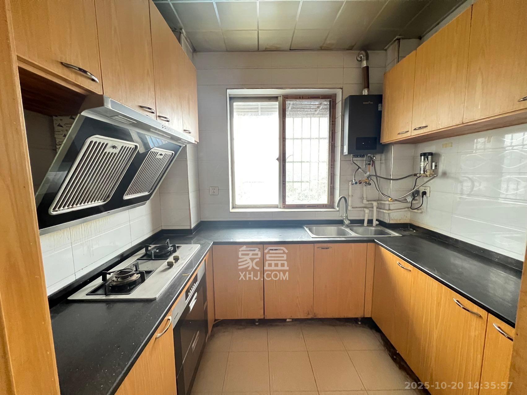 中南汽车世界  2室2厅1卫    1200.0元/月室内图