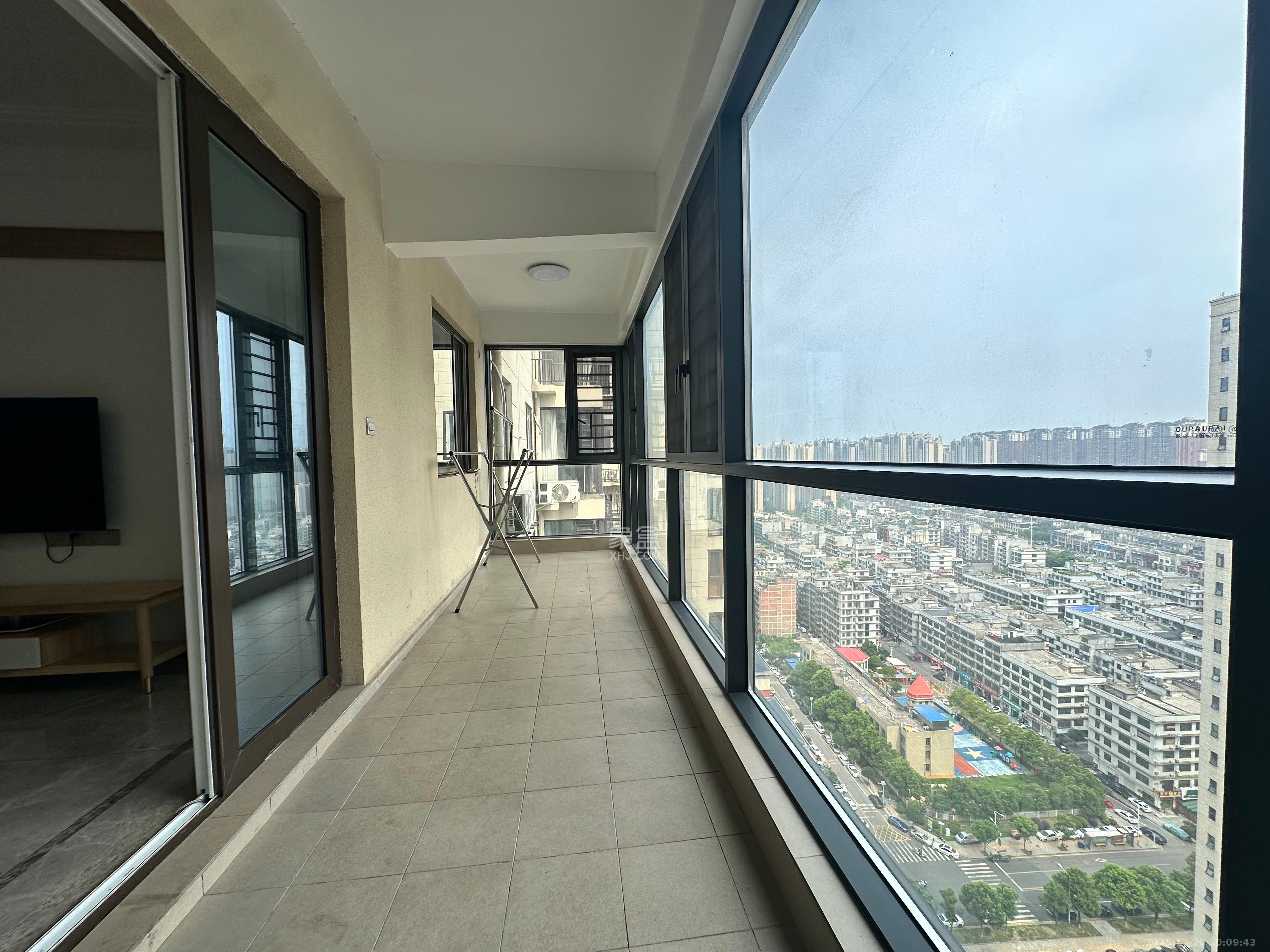 新华联梦想城  4室2厅2卫    2400.0元/月 新华联梦想城  4室2厅2卫    2400.0元/月室内图