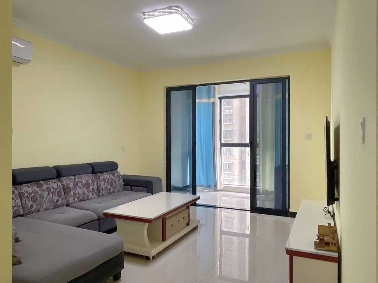 爵世名邸东湖(东湖壹号企业总部基地) 3室2厅1卫 2300.0元/月 爵世名邸东湖(东湖壹号企业总部基地) 3室2厅1卫 2300.0元/月户型图