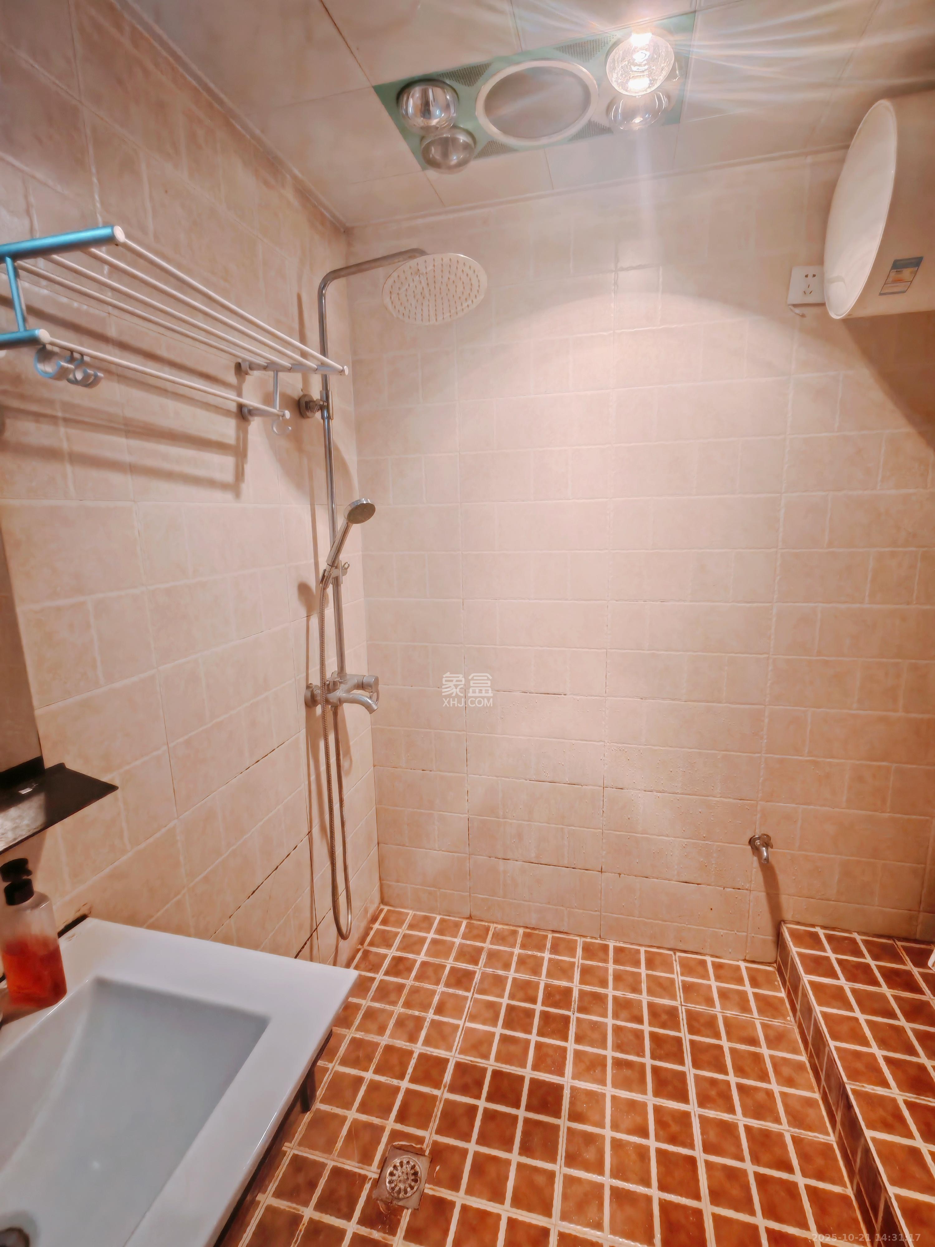 奥克斯广场  1室1厅1卫    1550.0元/月 奥克斯广场  1室1厅1卫    1550.0元/月室内图