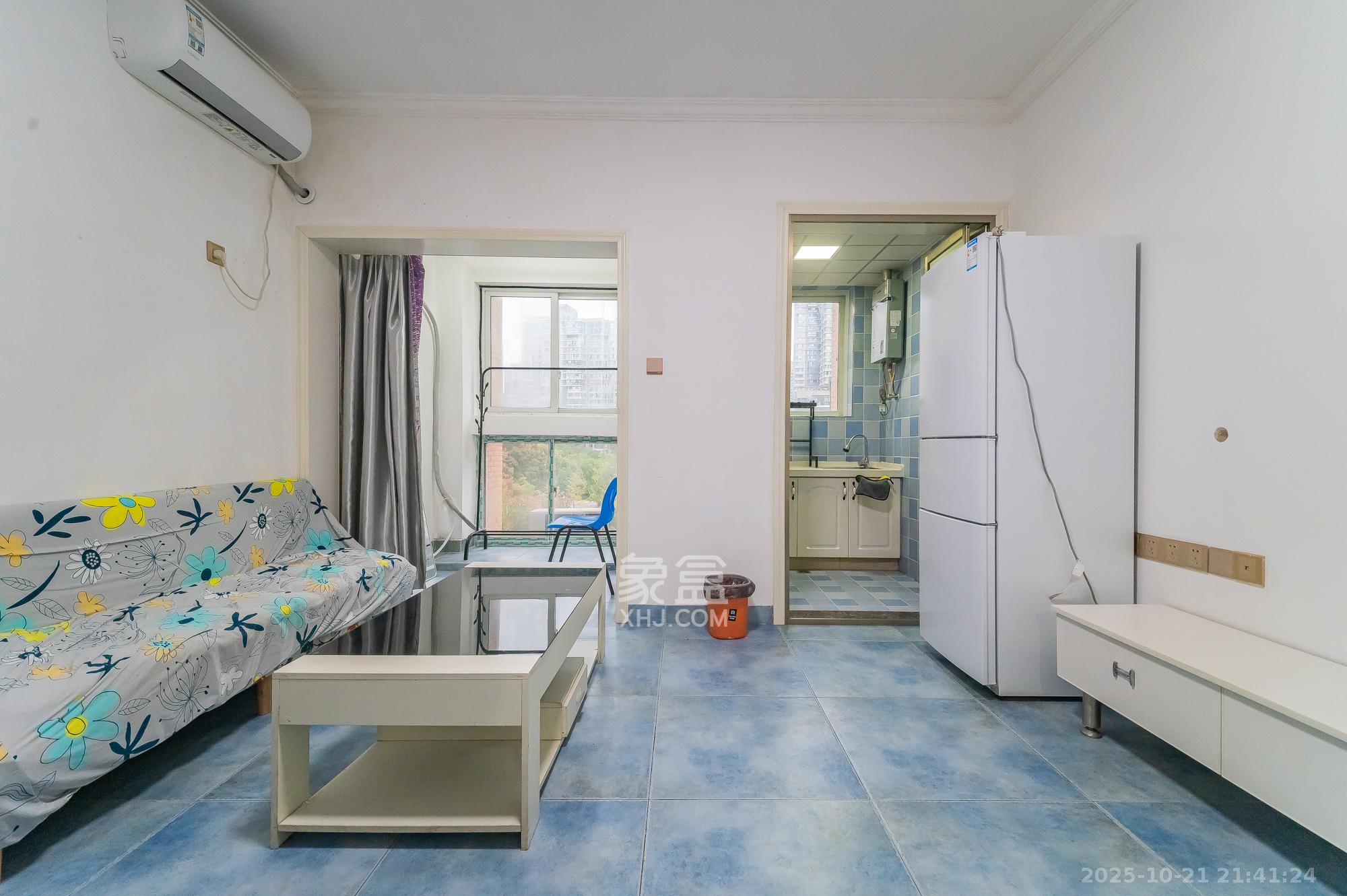 东方航标  1室1厅1卫    20.8万客厅