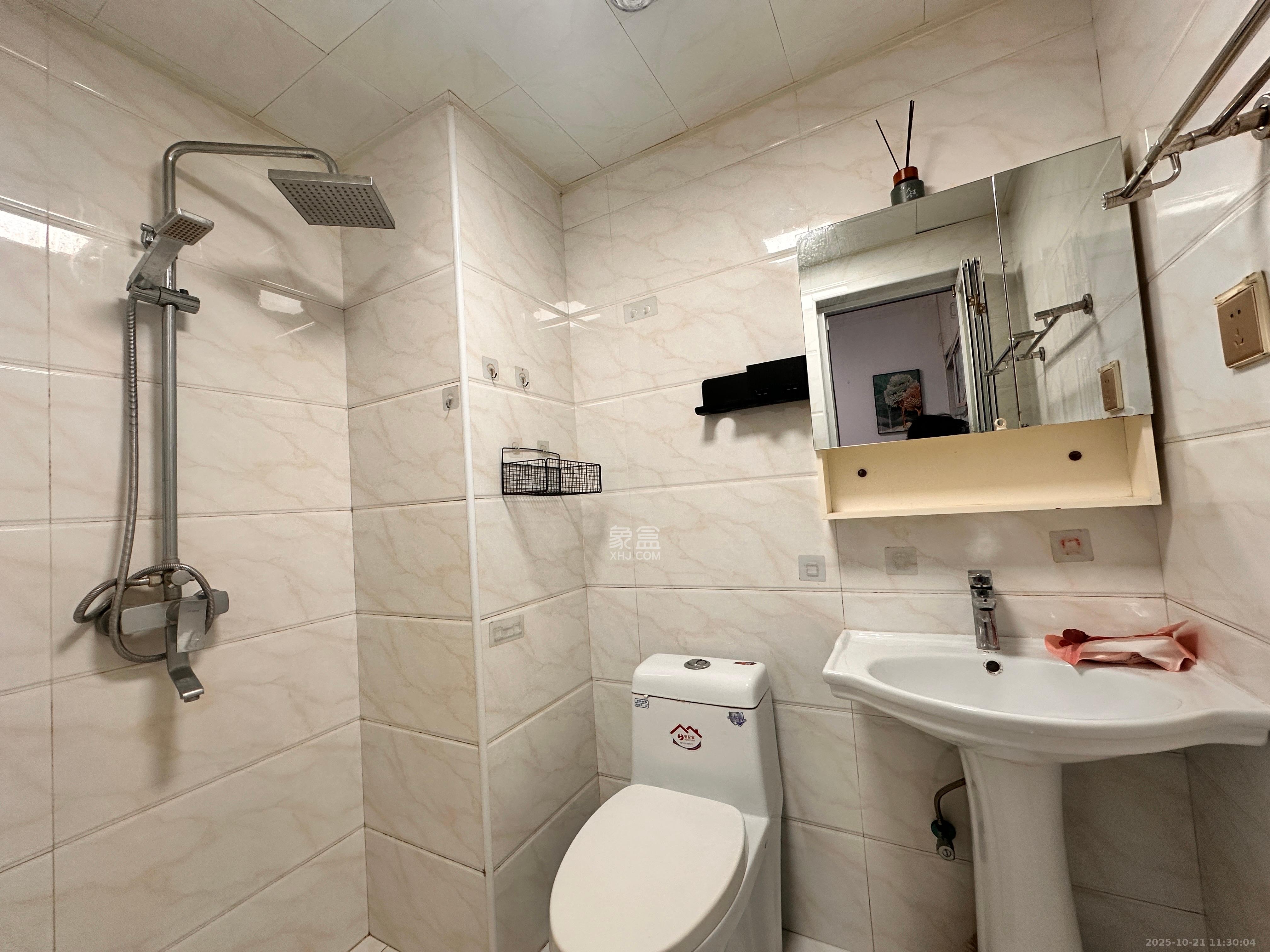 荣悦台  1室0厅1卫    1700.0元/月 荣悦台  1室0厅1卫    1700.0元/月室内图