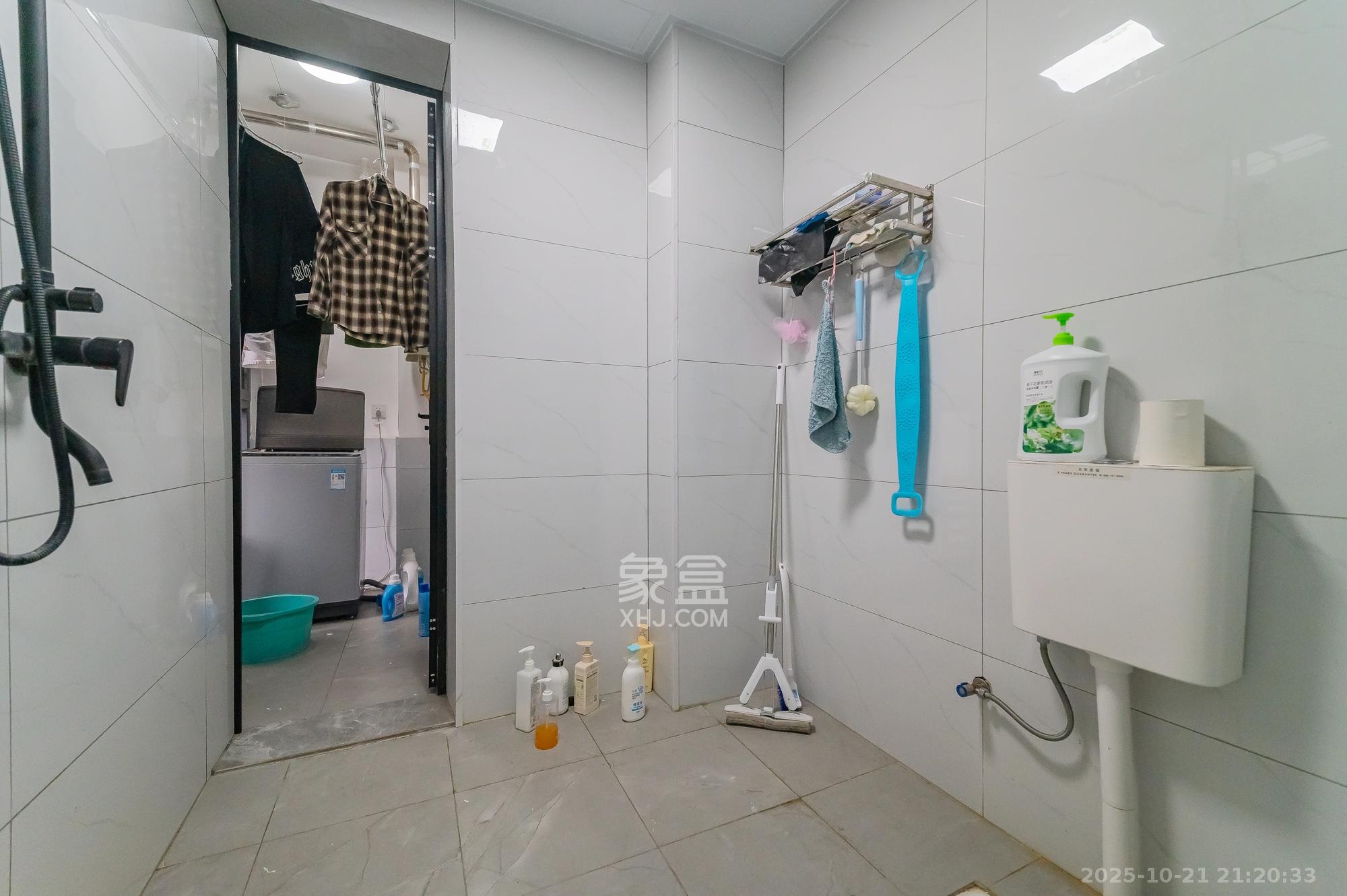 恒基凯旋门三期  3室2厅2卫    102.0万卫生间