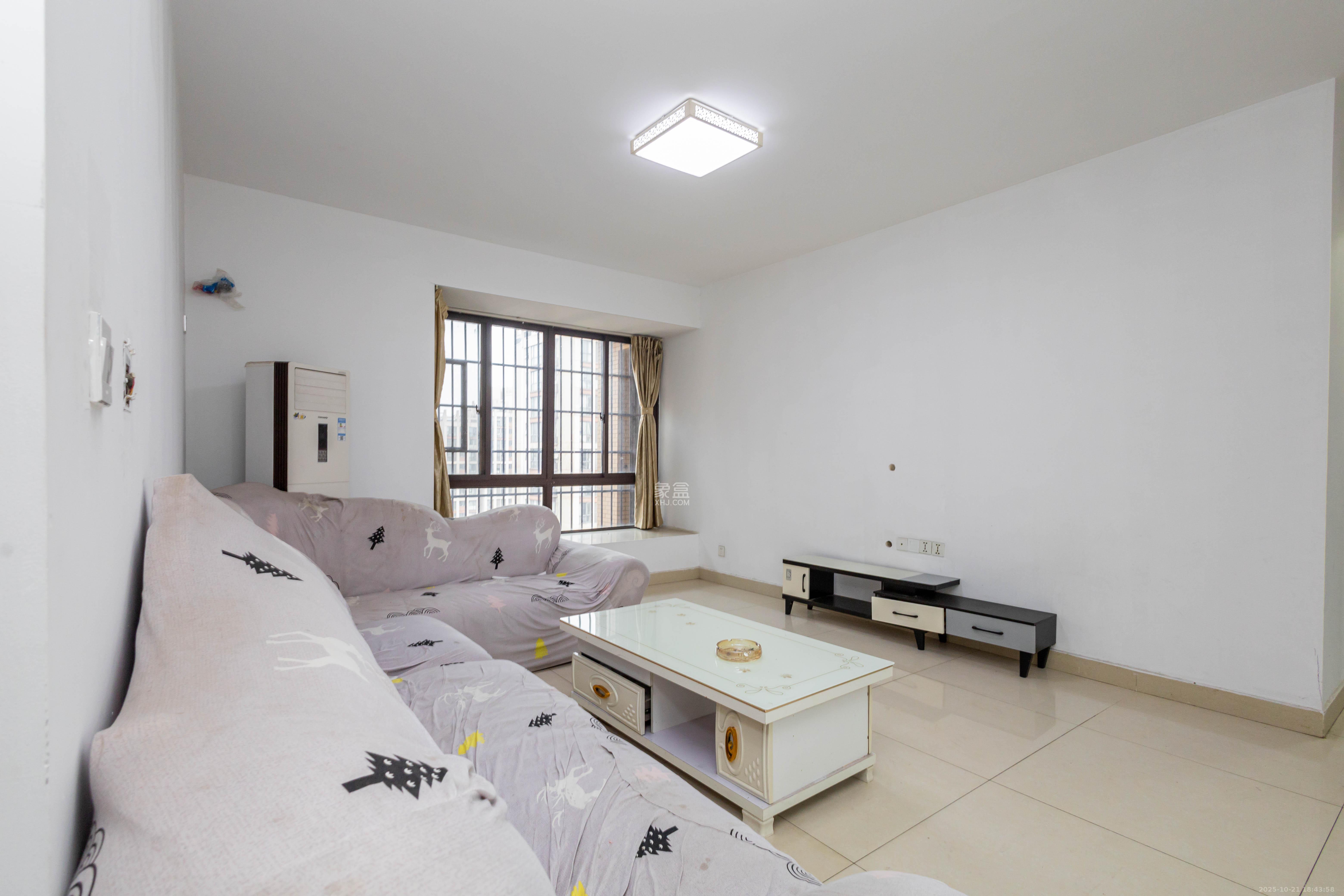 三景华御 4室2厅2卫 79.80万 三景华御 4室2厅2卫 79.80万客厅