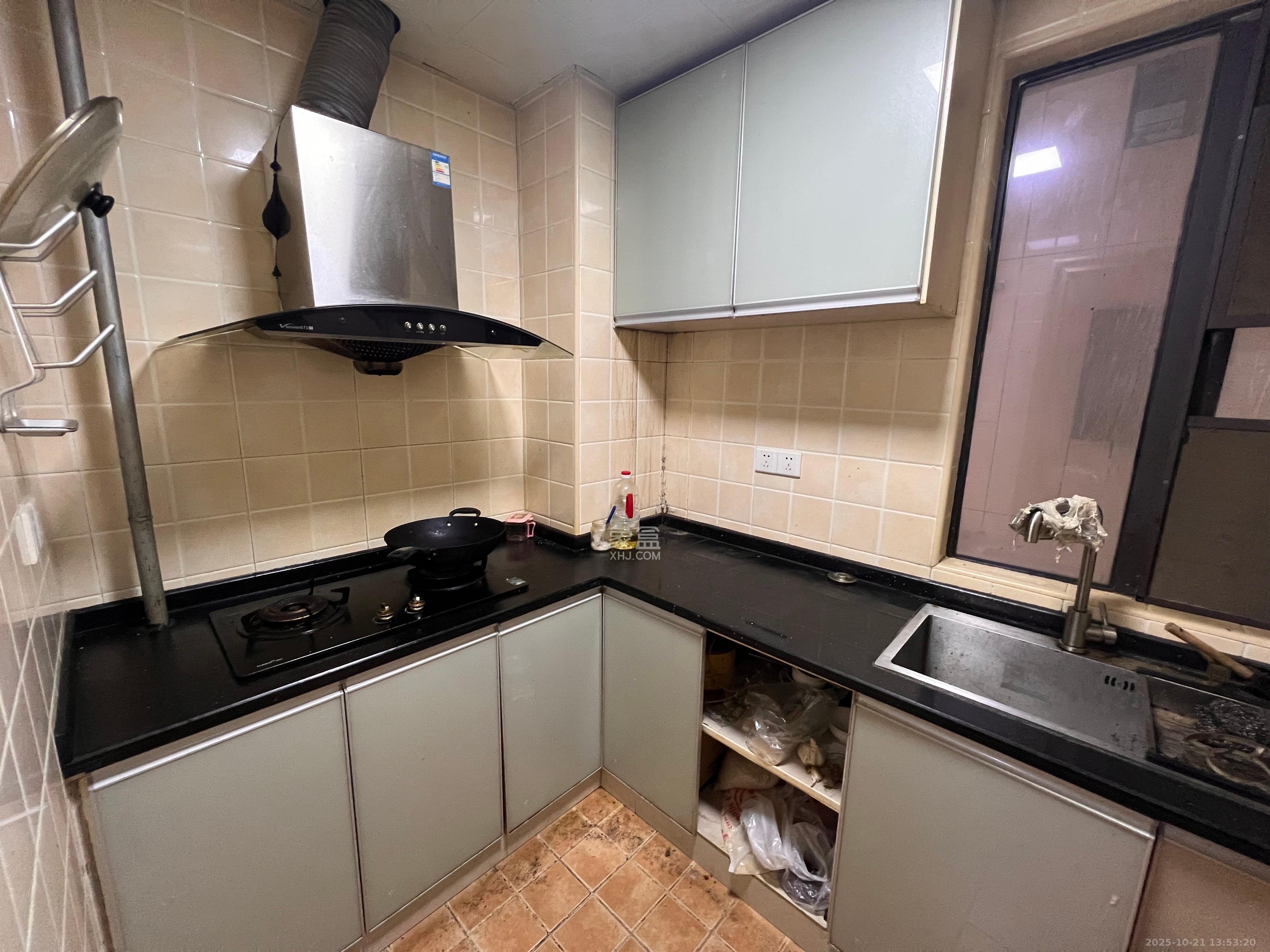 绿地之窗  3室2厅1卫    1900.0元/月室内图