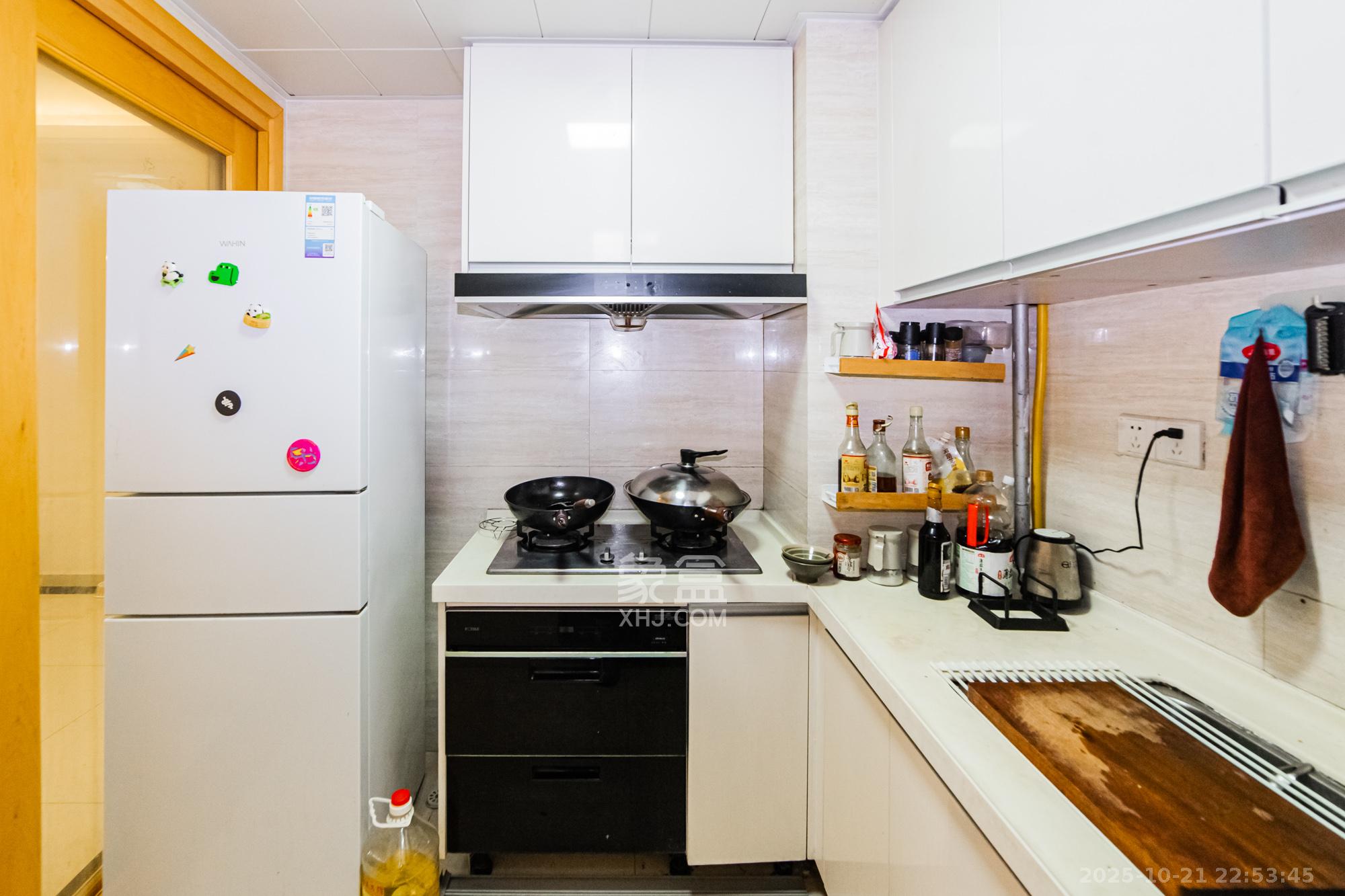 珠江郦城薰衣道  3室2厅1卫    86.0万 珠江郦城薰衣道  3室2厅1卫    86.0万厨房