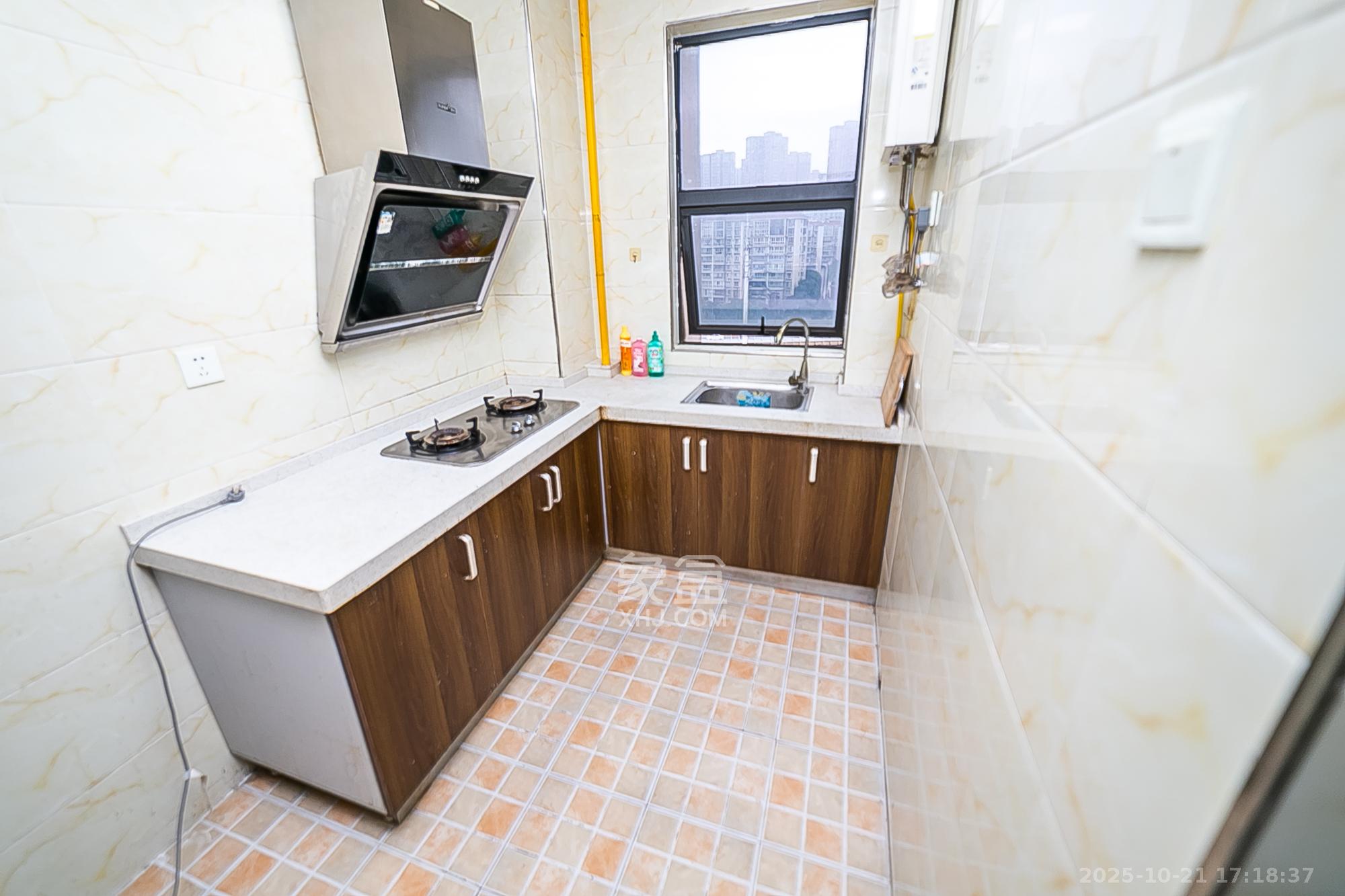 天鸿天府（天鸿中央大院）  4室2厅1卫    120.0万其他