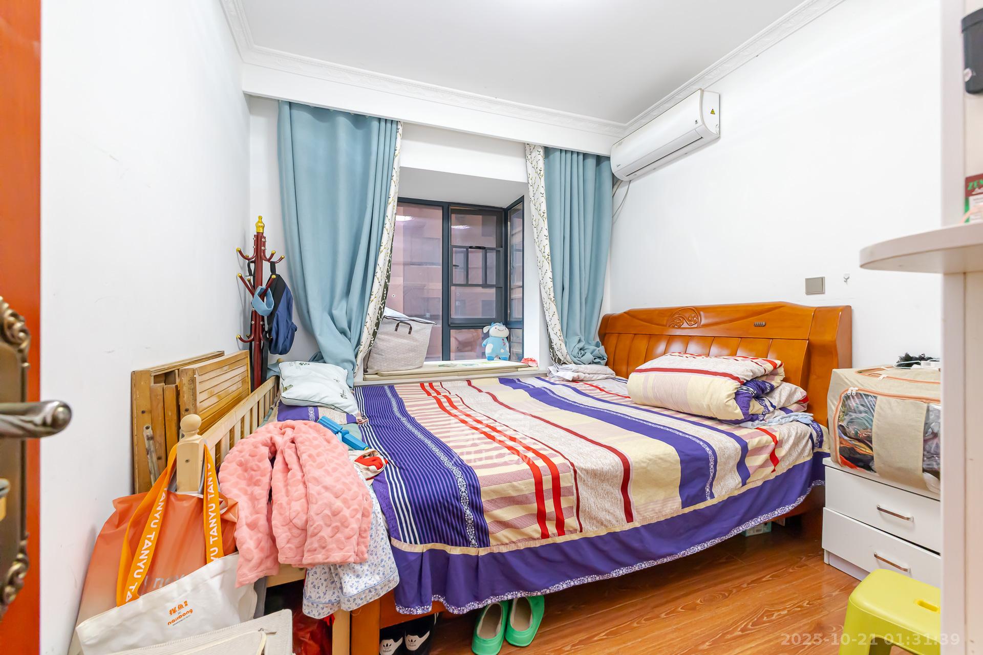 珠江东方明珠（新地东方明珠）三期  3室2厅2卫    64.8万卧室