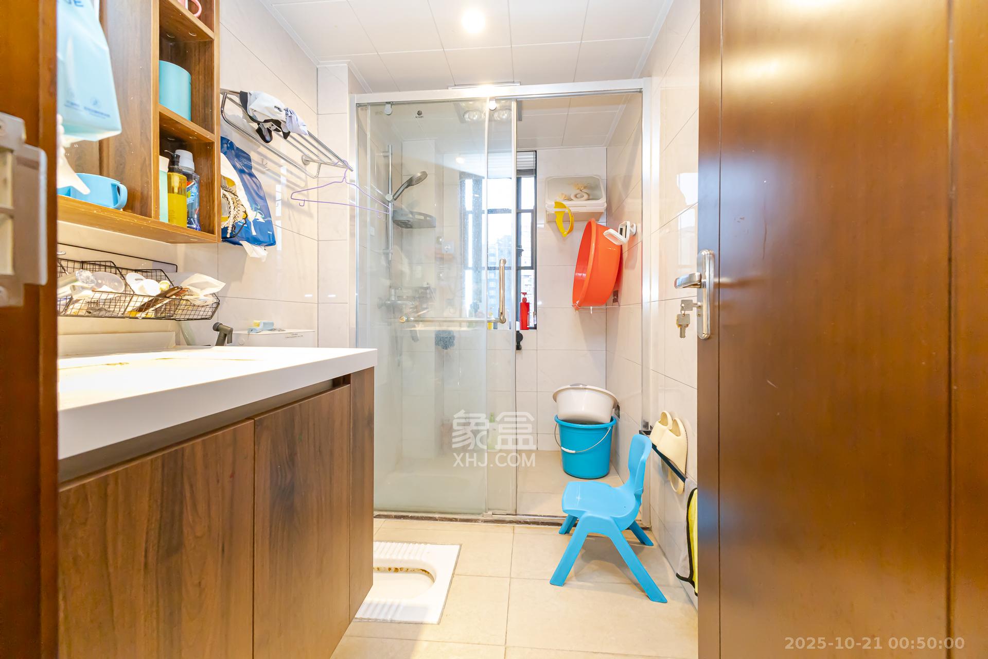 珠江东方明珠(新地东方明珠)三期 4室2厅2卫 120.0万 珠江东方明珠(新地东方明珠)三期 4室2厅2卫 120.0万卫生间