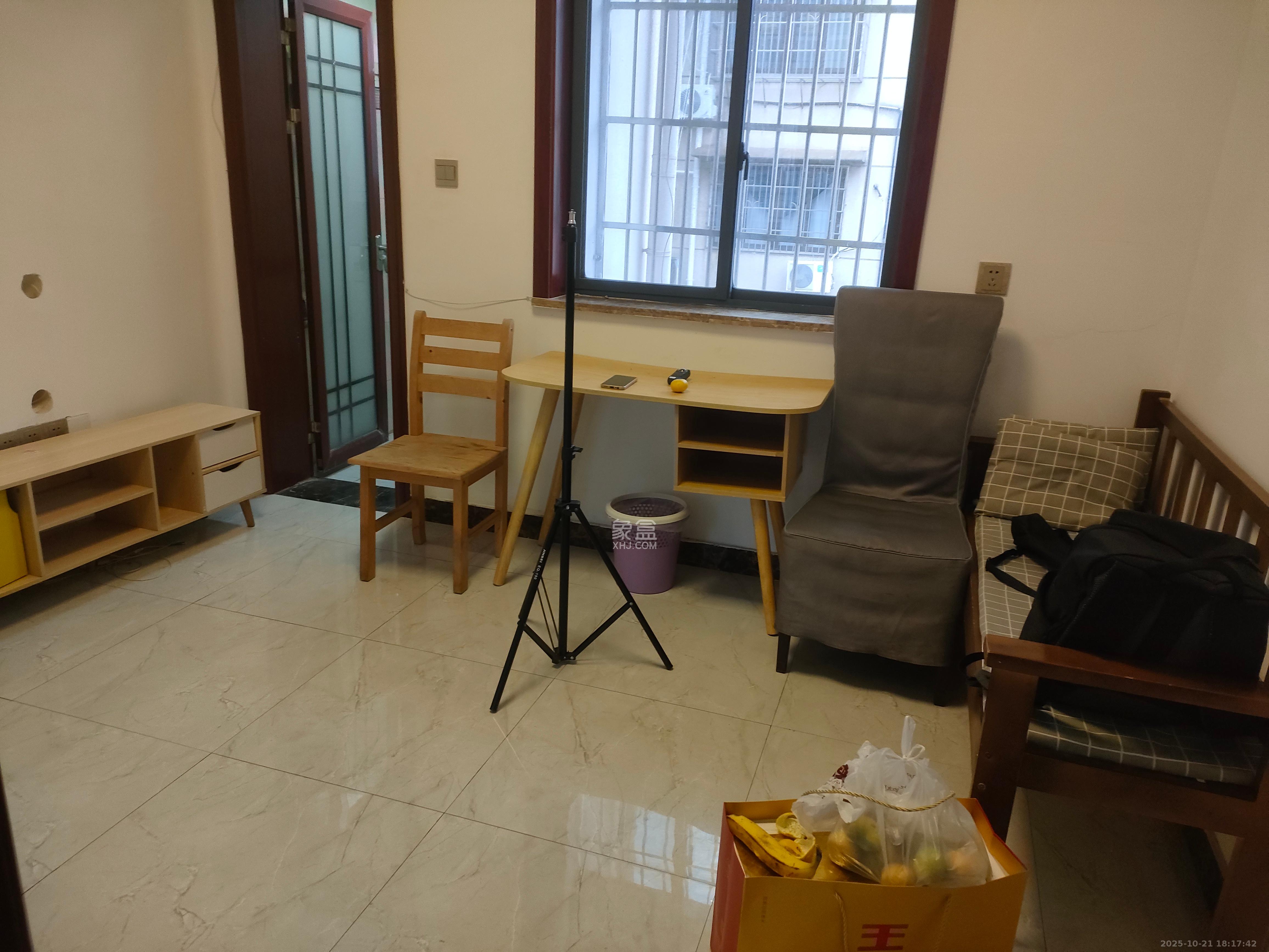 桂花二村  2室1厅1卫    1600.0元/月 桂花二村  2室1厅1卫    1600.0元/月室内图