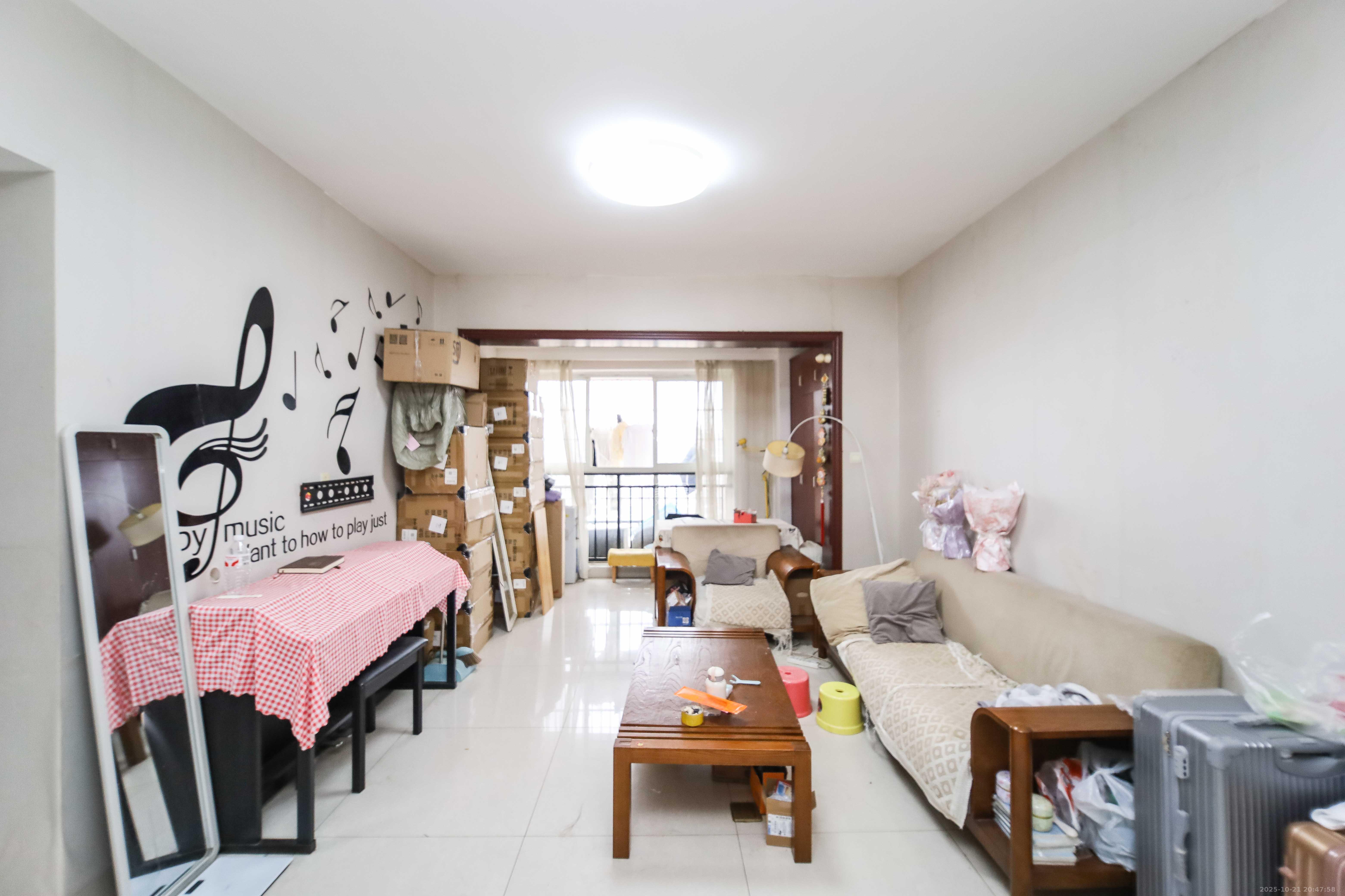 上河国际C区  3室2厅1卫    70.8万 上河国际C区  3室2厅1卫    70.8万客厅