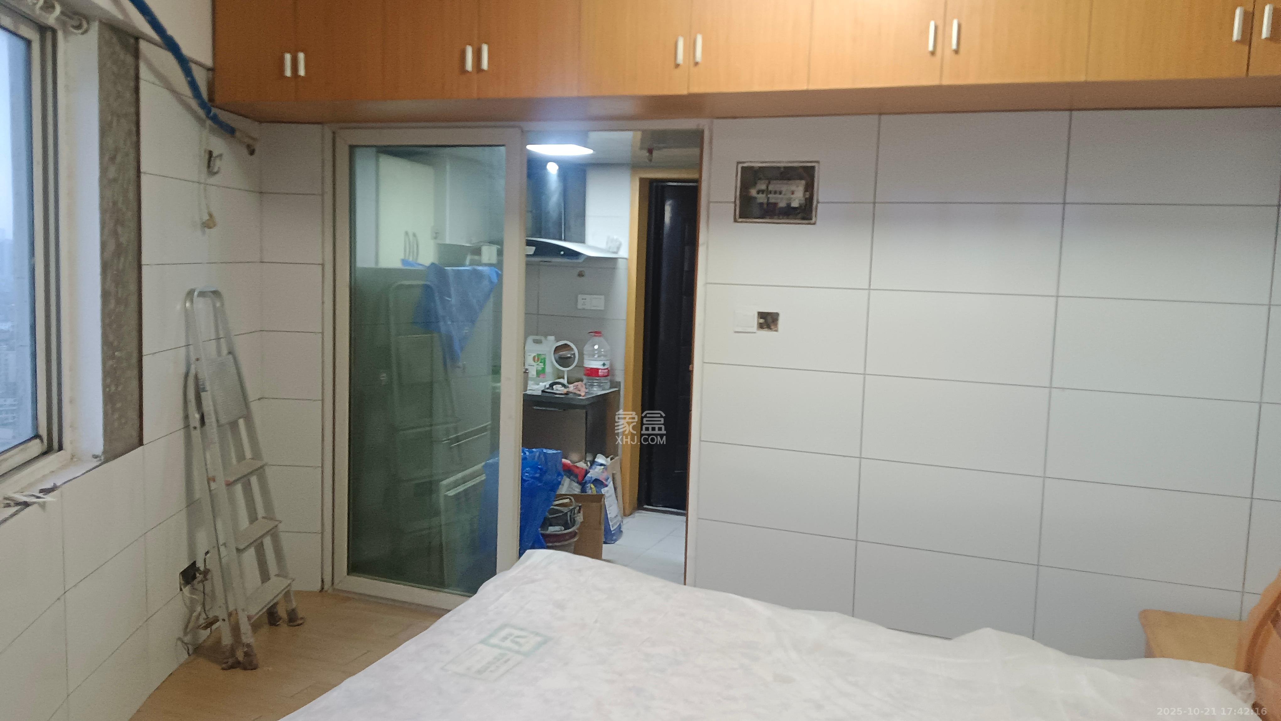 2076至高点 1室0厅1卫 1000.0元/月 2076至高点 1室0厅1卫 1000.0元/月室内图