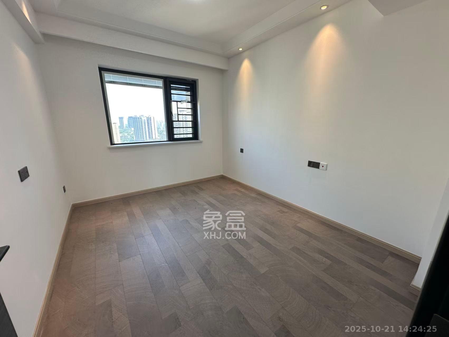 臻园  5室2厅2卫    4500.0元/月室内图