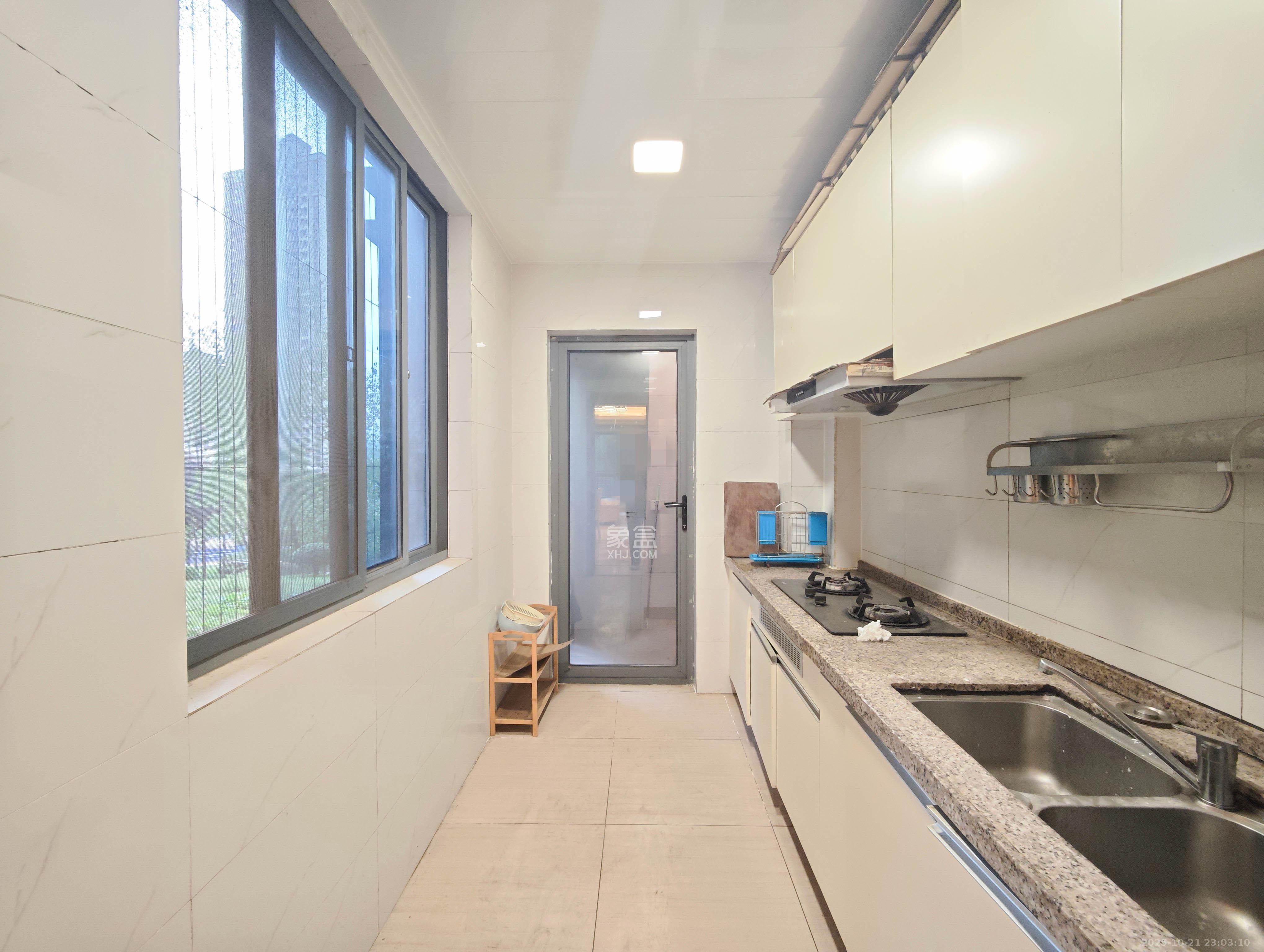 碧桂园南城首府(东宸林海) 4室2厅2卫 95.0万 碧桂园南城首府(东宸林海) 4室2厅2卫 95.0万其他