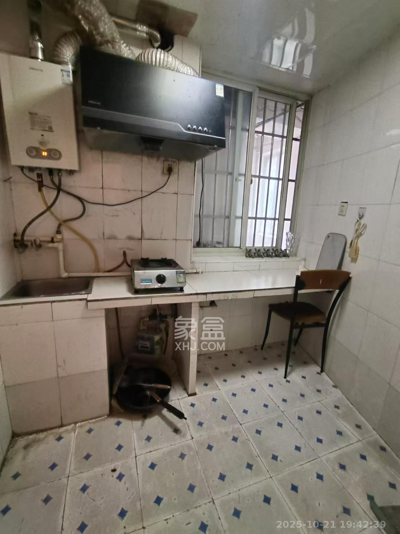 中国铝业单位宿舍  3室1厅1卫    2100.0元/月 中国铝业单位宿舍  3室1厅1卫    2100.0元/月室内图