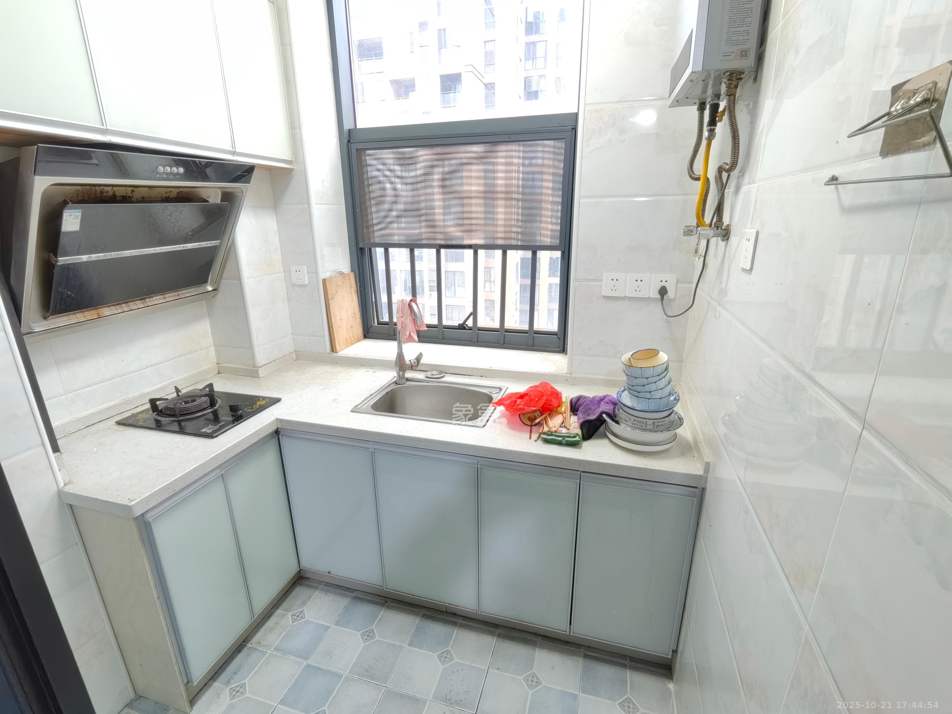 江南华府  1室1厅1卫    1500.0元/月室内图