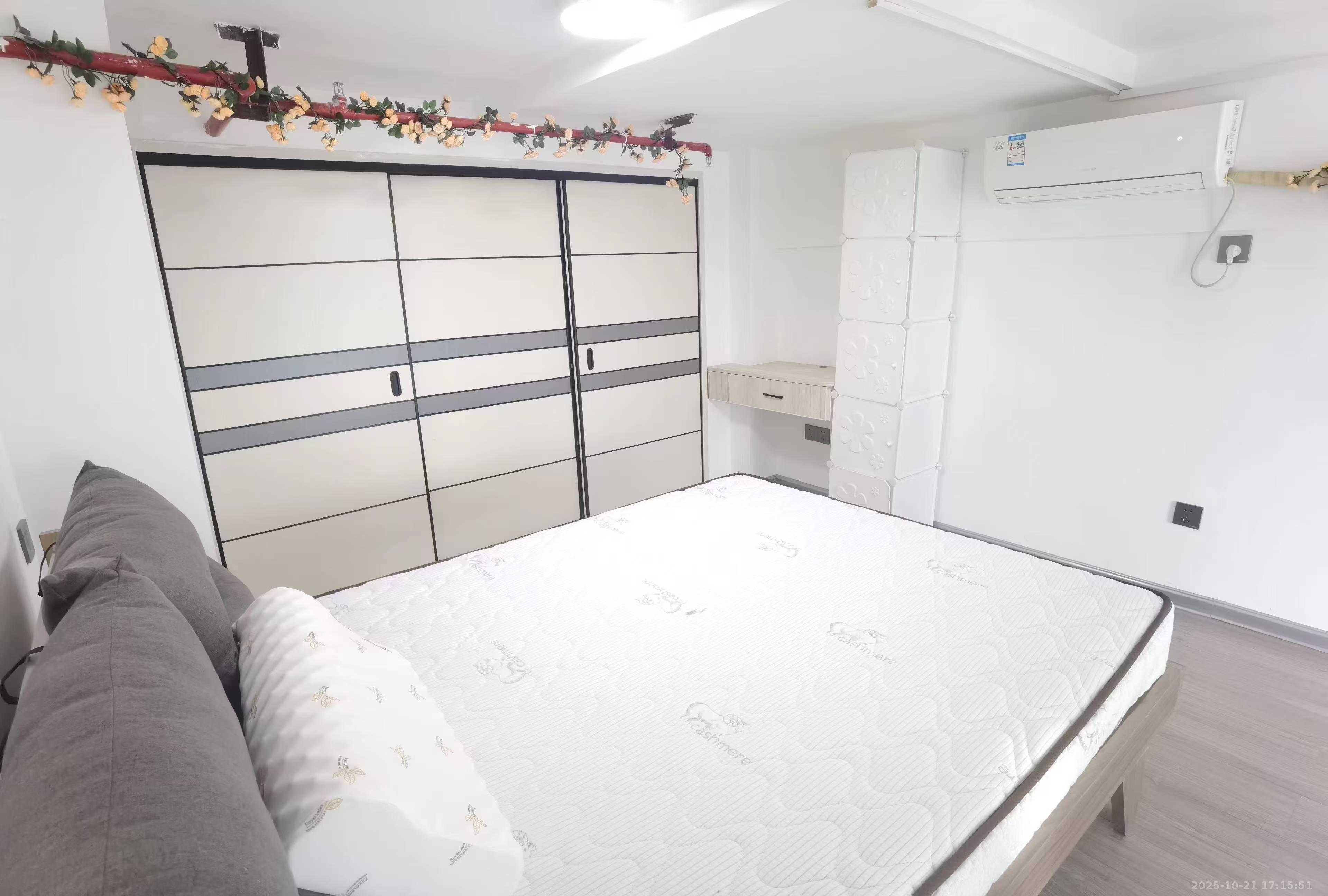 芙蓉万国城MOMA（卓越汇富苑）  1室1厅1卫    1700.0元/月室内图1