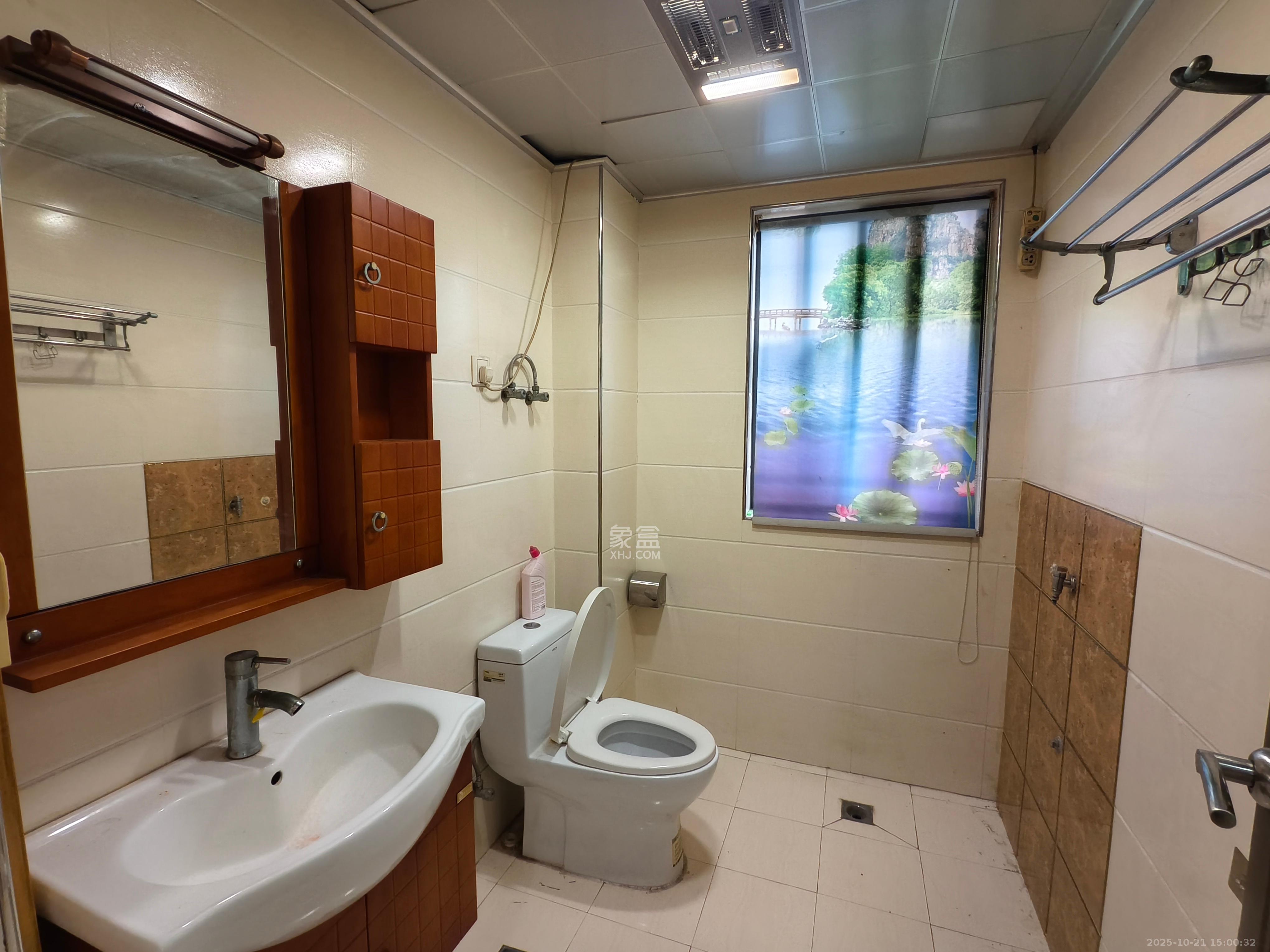 上海城小区  3室2厅2卫    1800.0元/月室内图