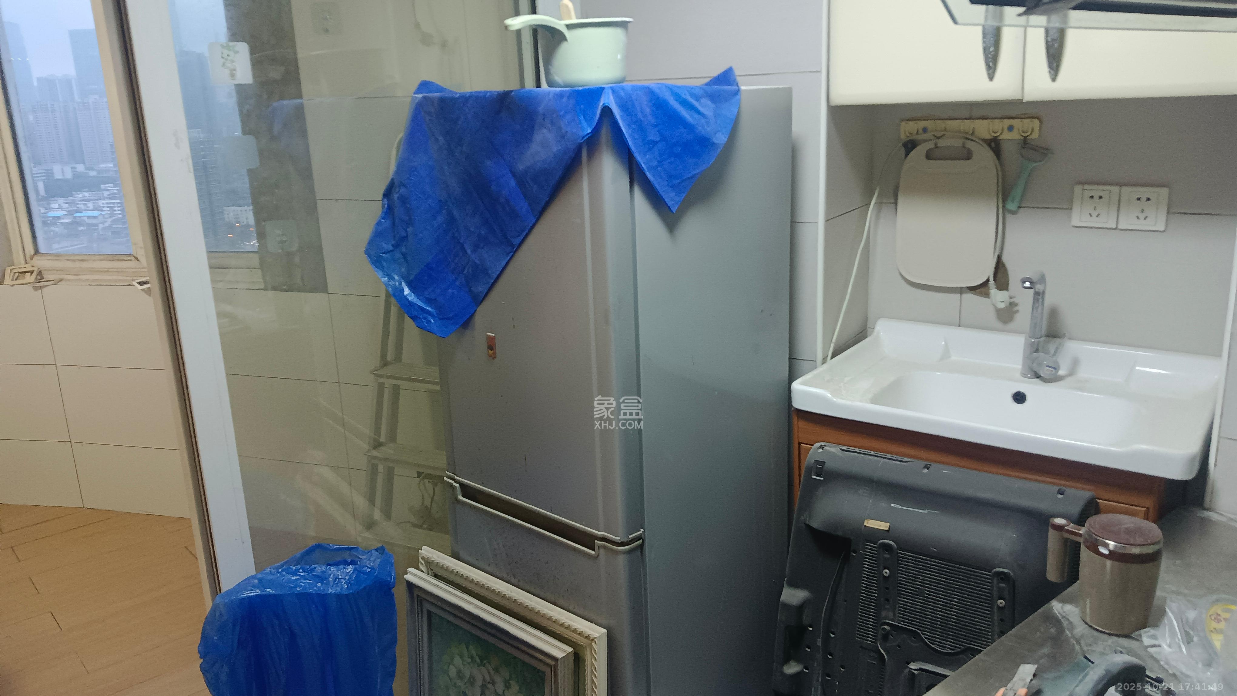 2076至高点 1室0厅1卫 1000.0元/月 2076至高点 1室0厅1卫 1000.0元/月室内图