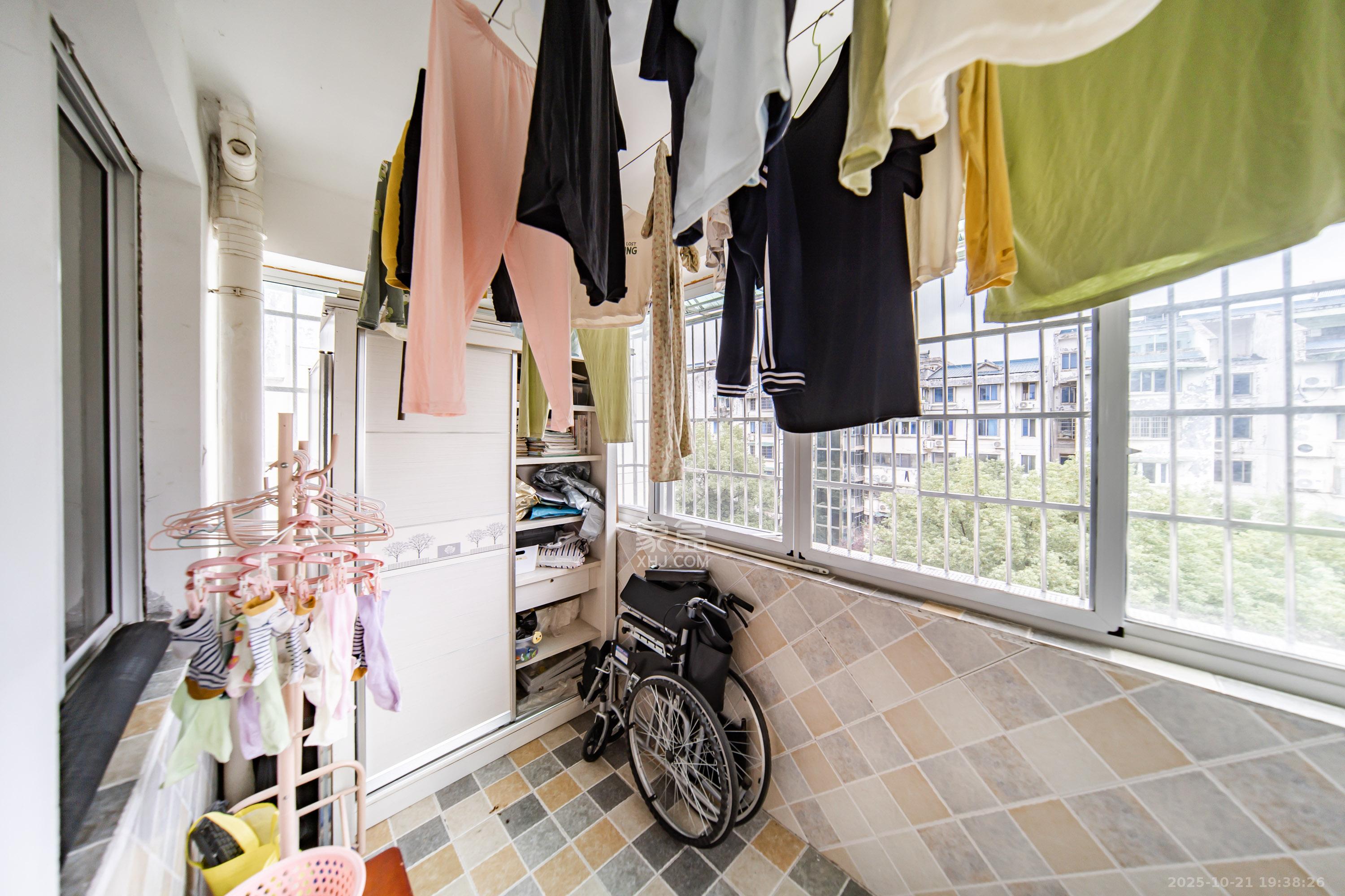 科教新村  3室2厅2卫    95.0万 科教新村  3室2厅2卫    95.0万阳台