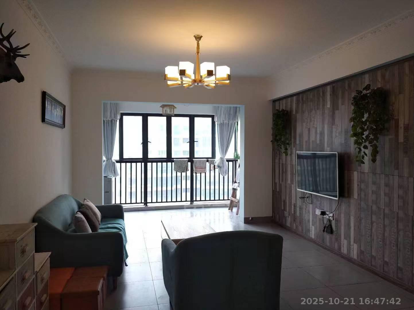 日盛山湖城  1室2厅1卫    1800.0元/月室内图