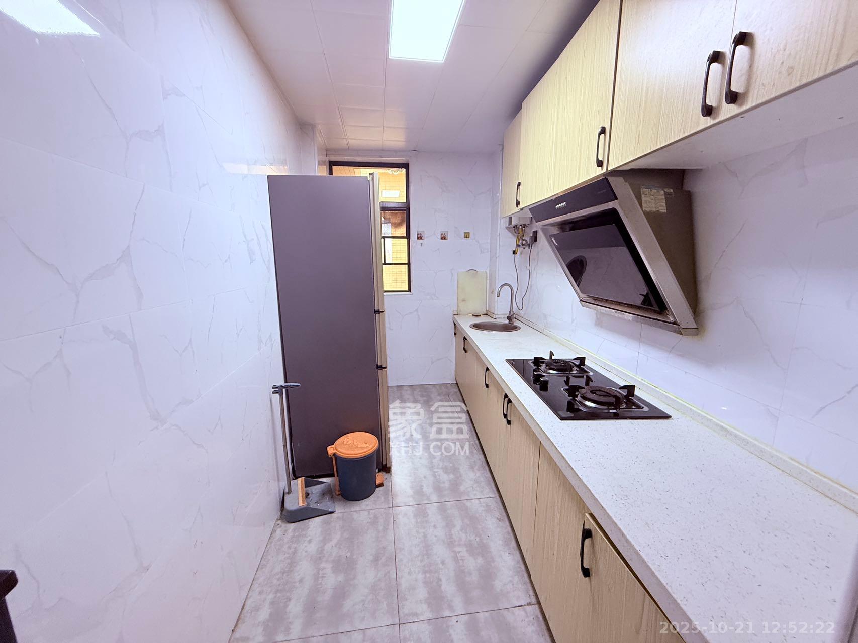 天健城  4室2厅2卫    4500.0元/月 天健城  4室2厅2卫    4500.0元/月室内图