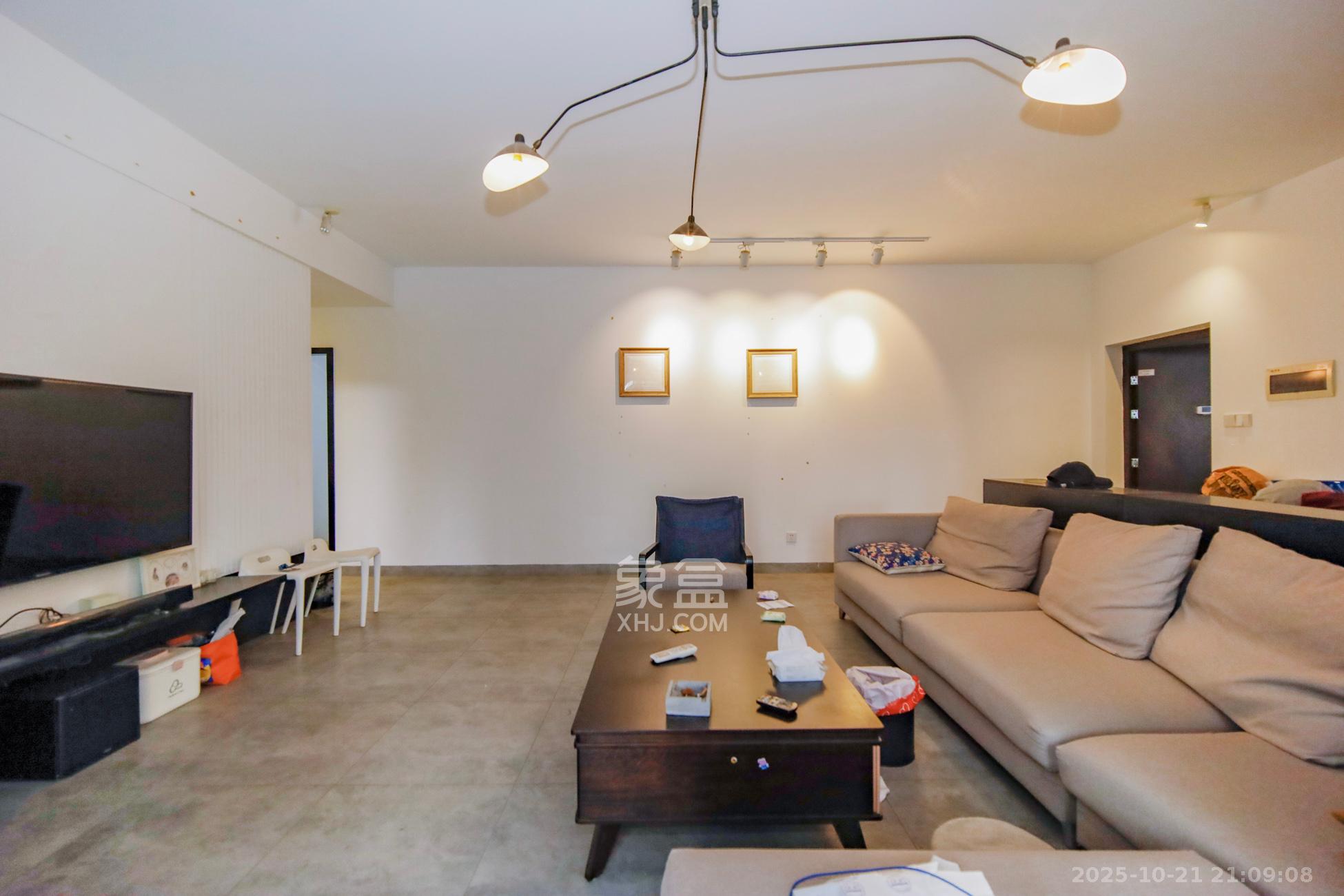 新盛珑璟台  3室2厅2卫    98.8万客厅