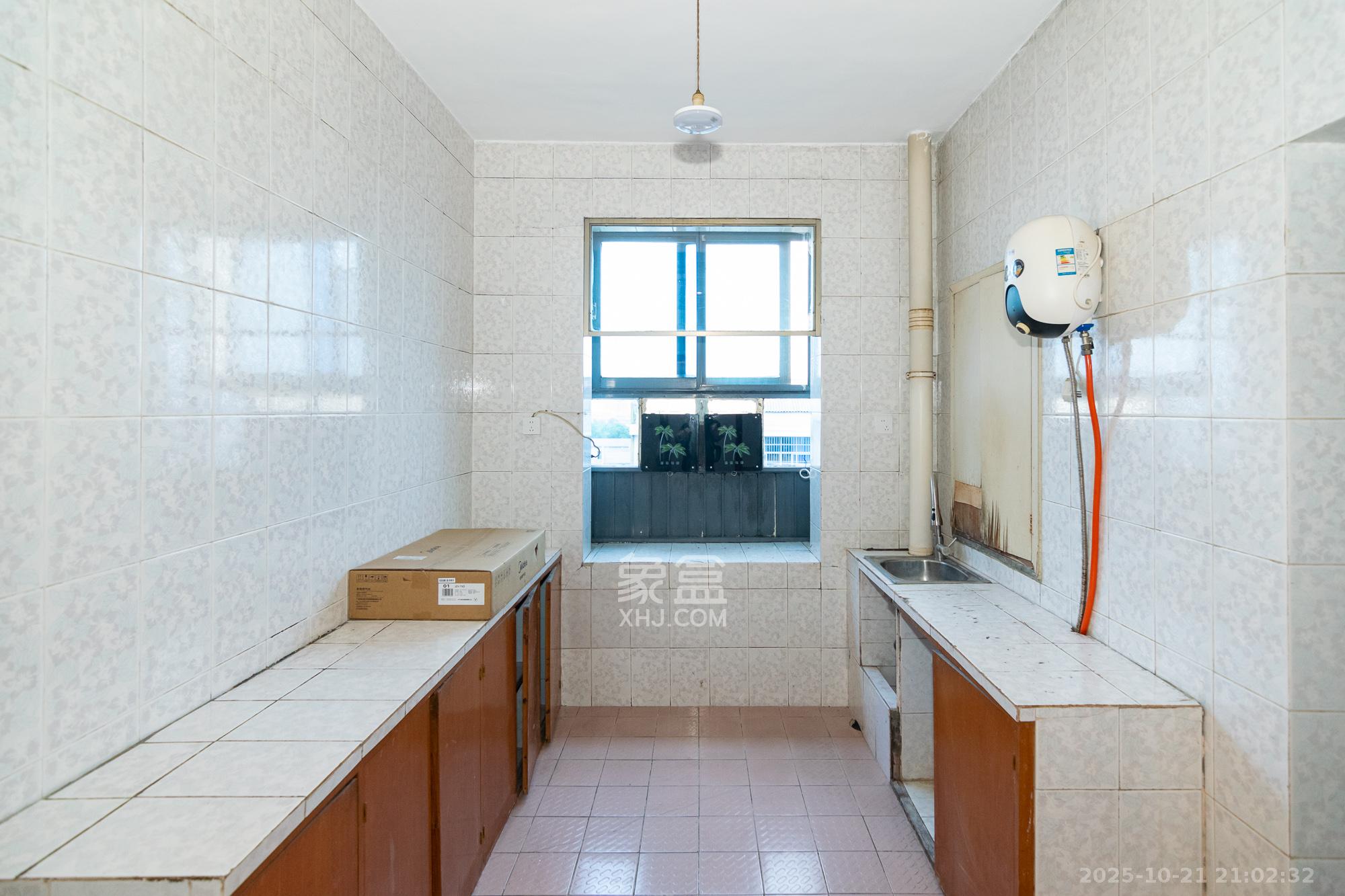 聚宾小区  3室2厅2卫    45.0万厨房