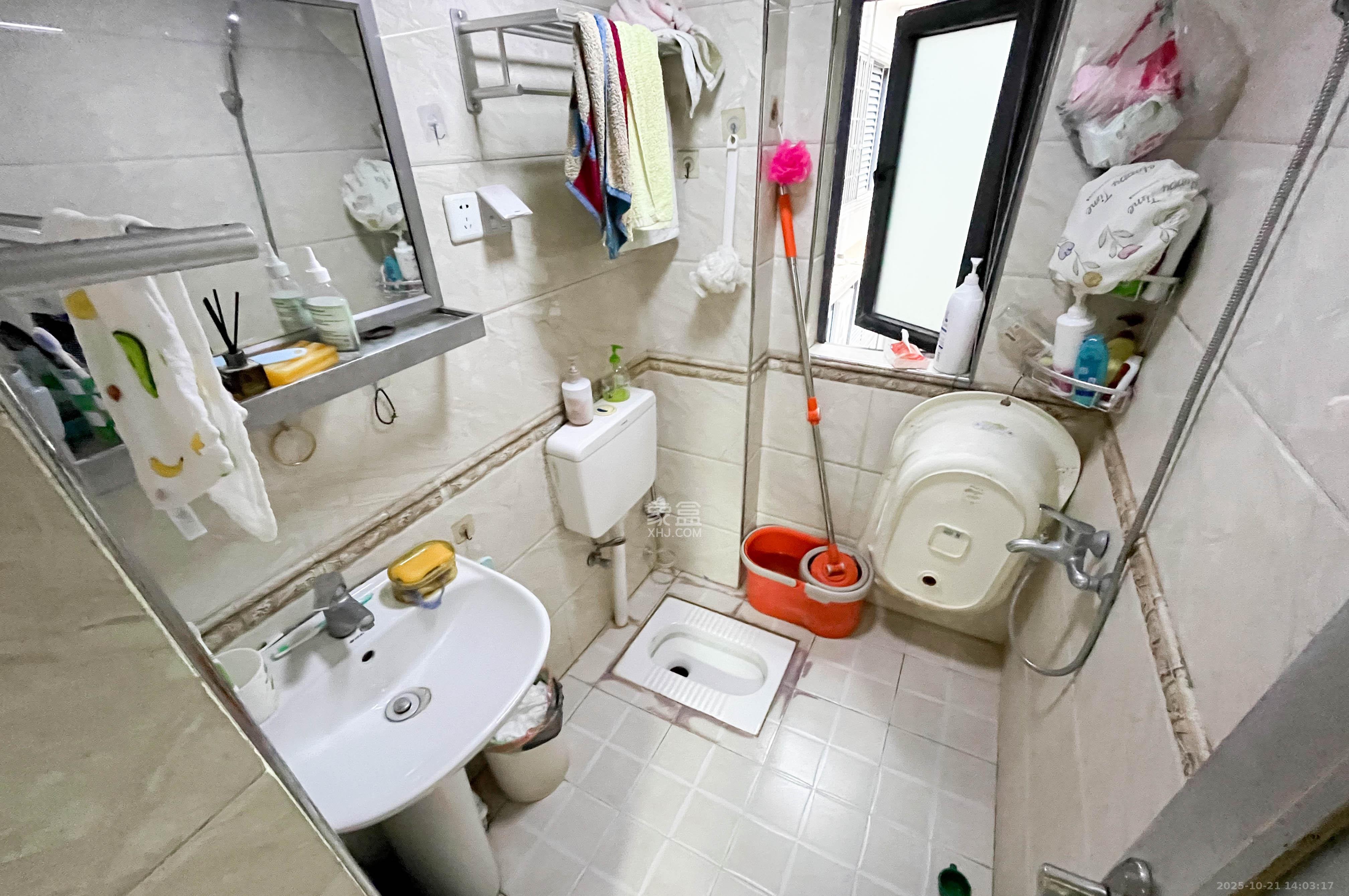 高鑫麓城 2室2厅1卫 60.0万 高鑫麓城 2室2厅1卫 60.0万卫生间