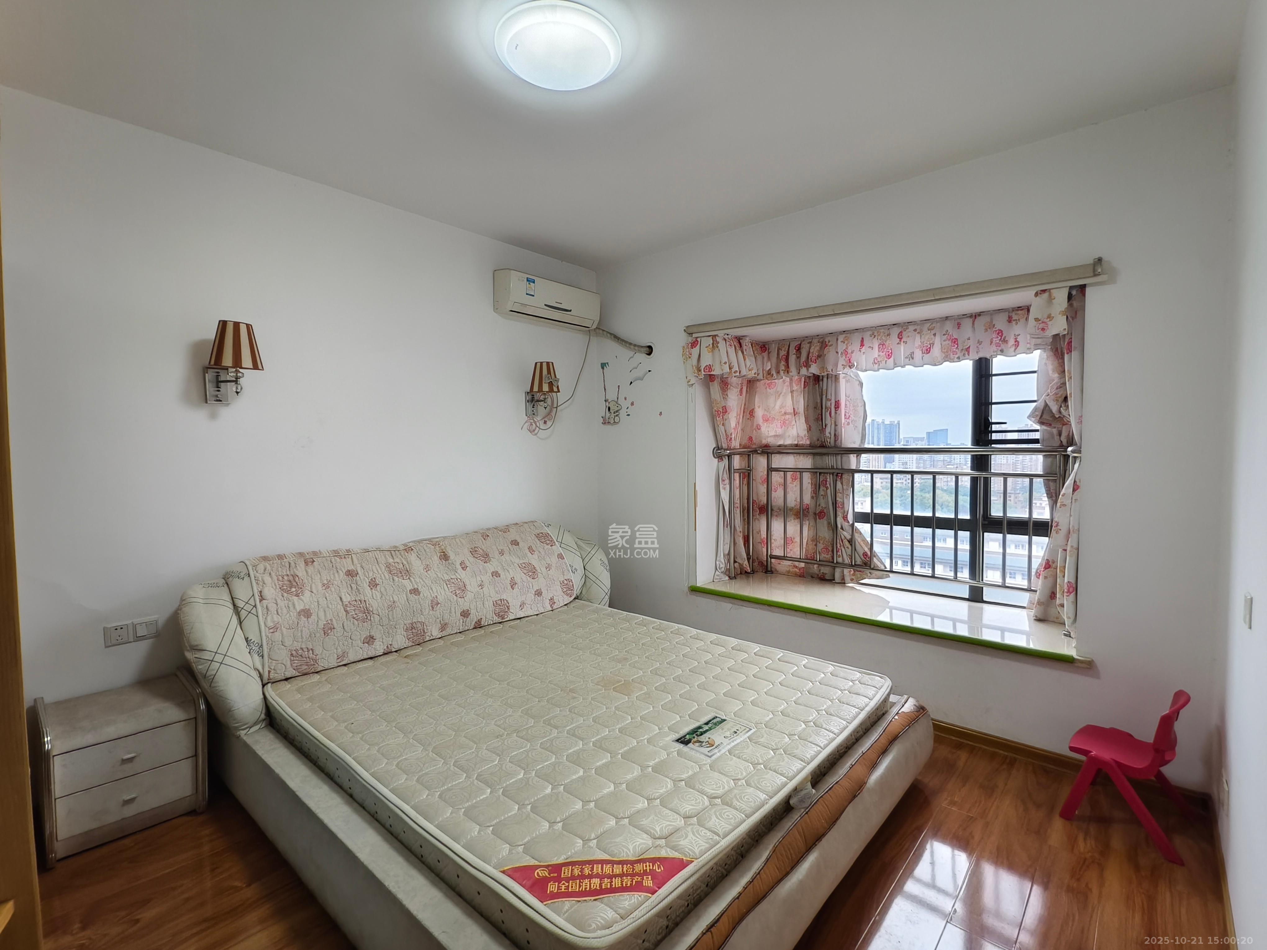 上海城小区  3室2厅2卫    1800.0元/月室内图