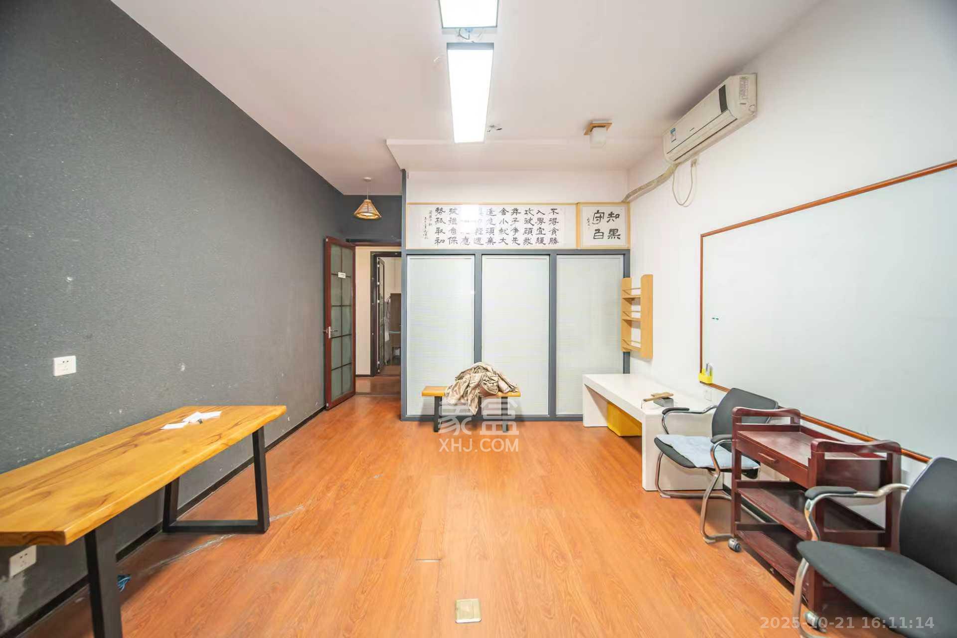 阳光100三期 4室2厅1卫 5000.0元/月 阳光100三期 4室2厅1卫 5000.0元/月室内图