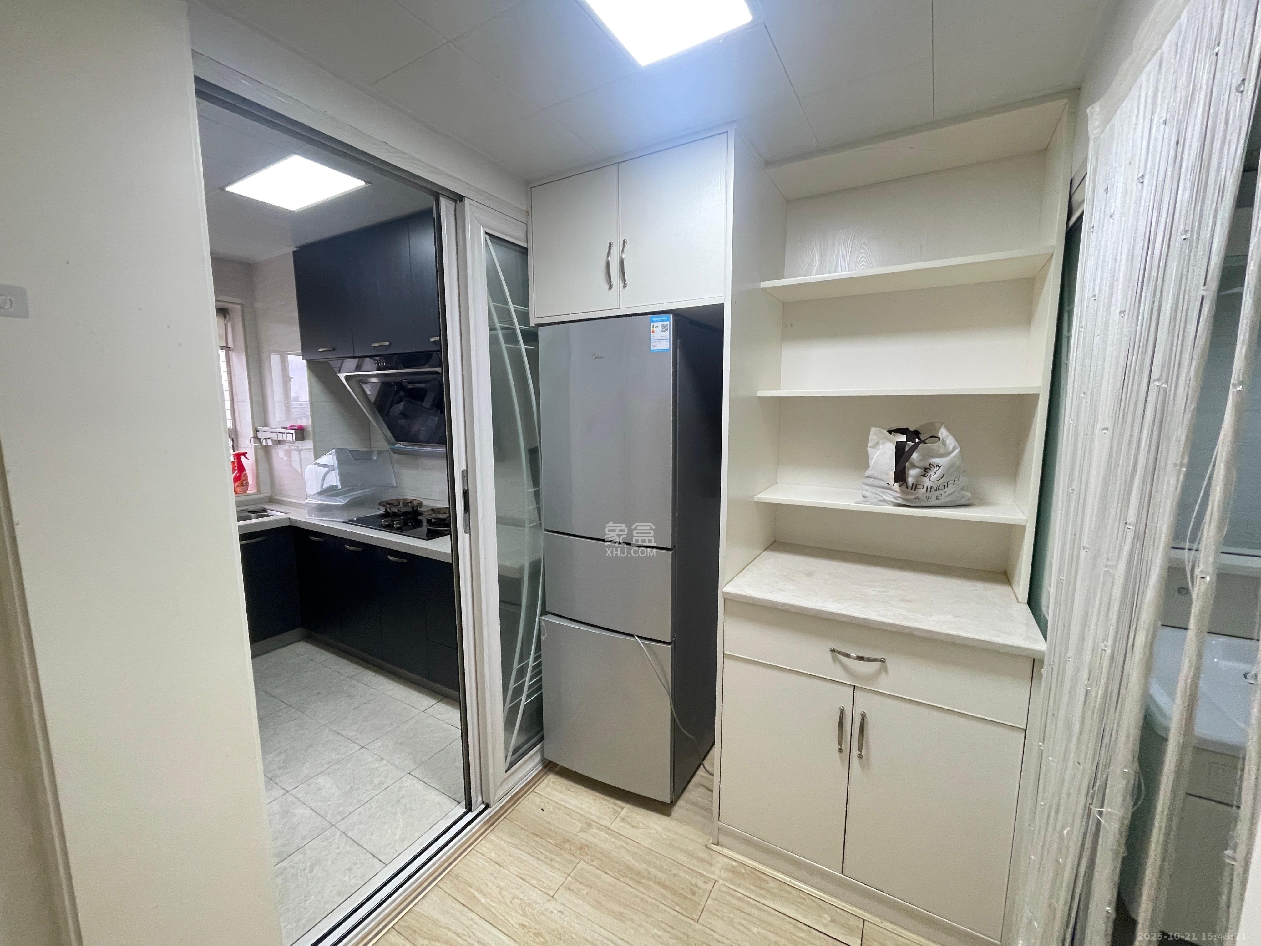 左岸右岸  1室1厅1卫    1800.0元/月 左岸右岸  1室1厅1卫    1800.0元/月室内图