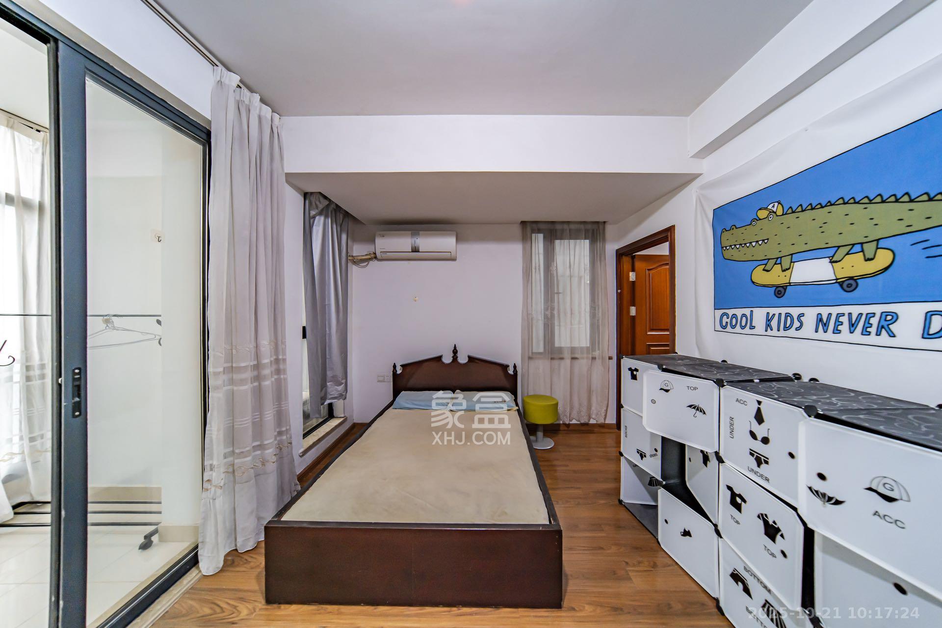 阳光100三期  3室2厅1卫    2800.0元/月 阳光100三期  3室2厅1卫    2800.0元/月室内图