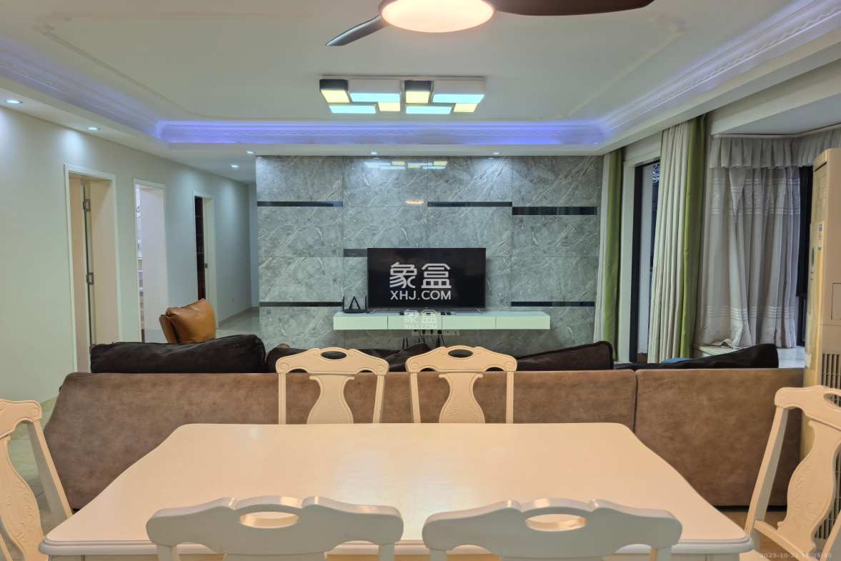 华润凤凰城二期  4室2厅2卫    3600.0元/月 华润凤凰城二期  4室2厅2卫    3600.0元/月室内图