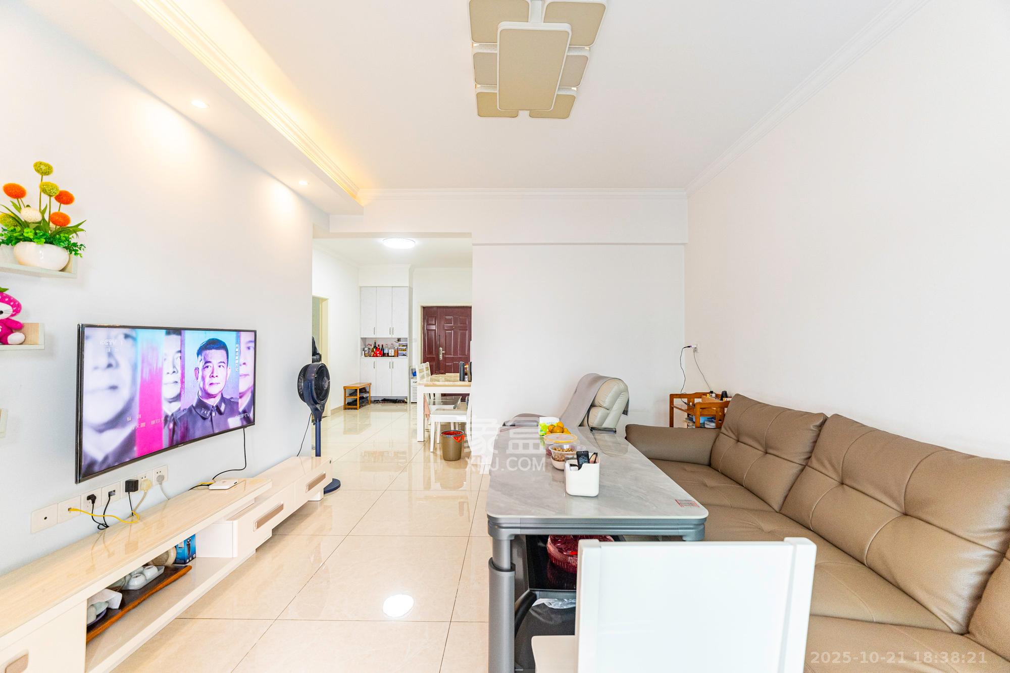 艾美潇湘 3室2厅1卫 65.0万 艾美潇湘 3室2厅1卫 65.0万客厅