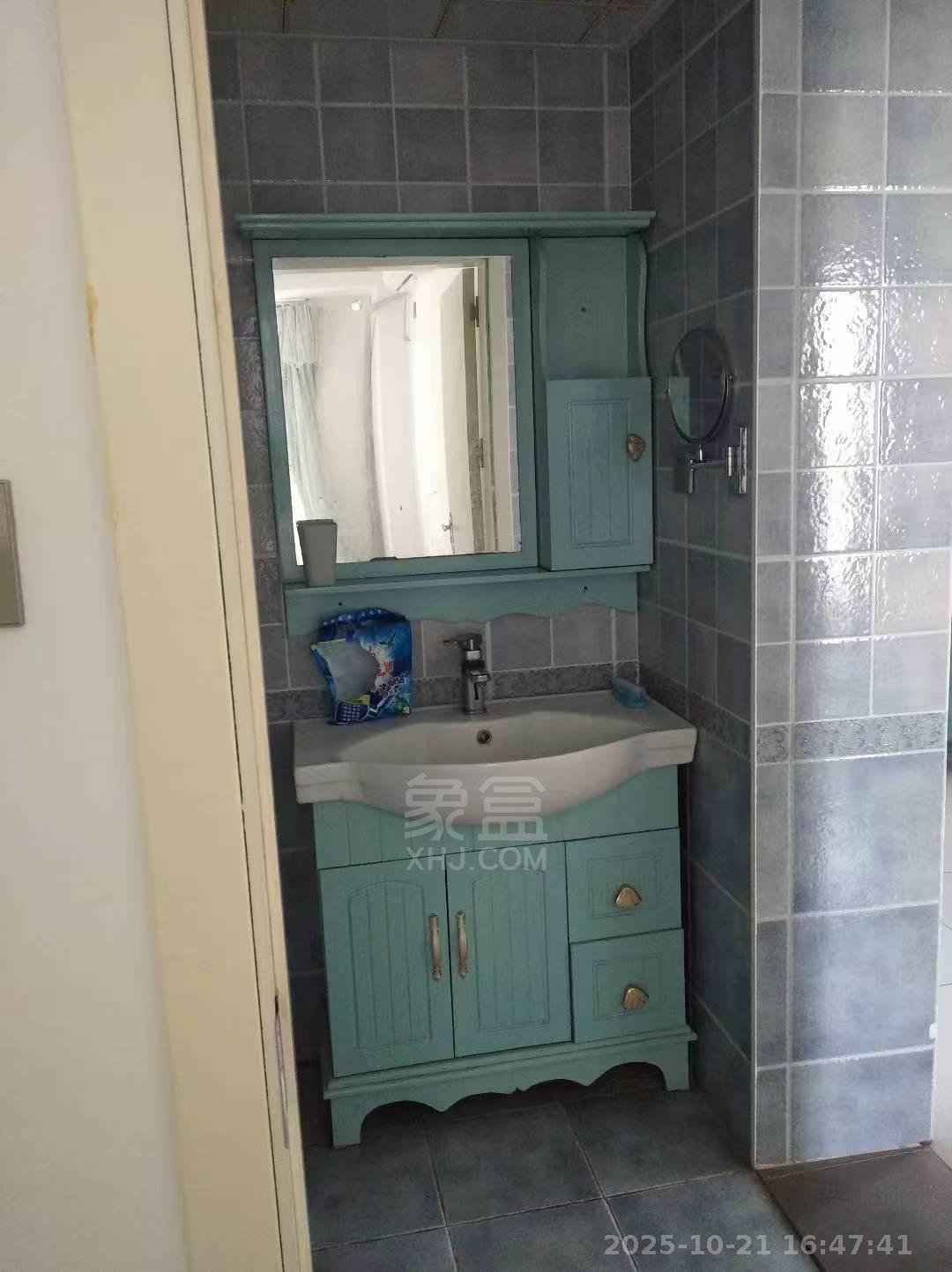 日盛山湖城  1室2厅1卫    1800.0元/月