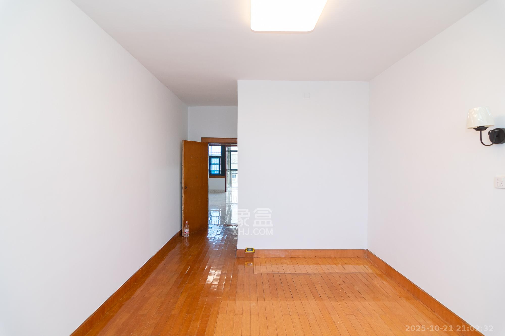 聚宾小区  3室2厅2卫    45.0万卧室