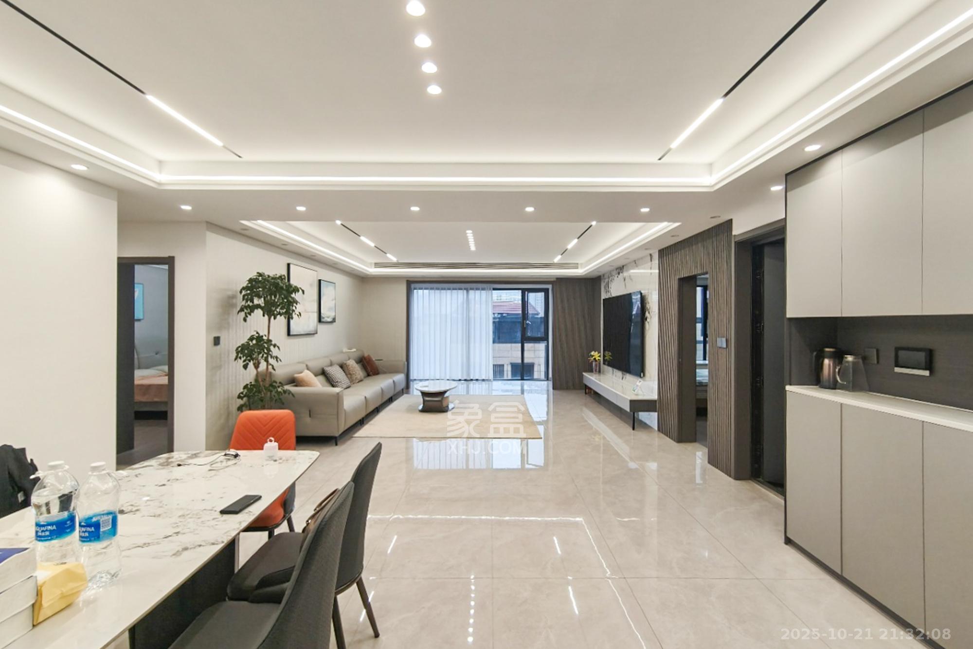 长房星昇公馆  4室2厅2卫    220.0万客厅