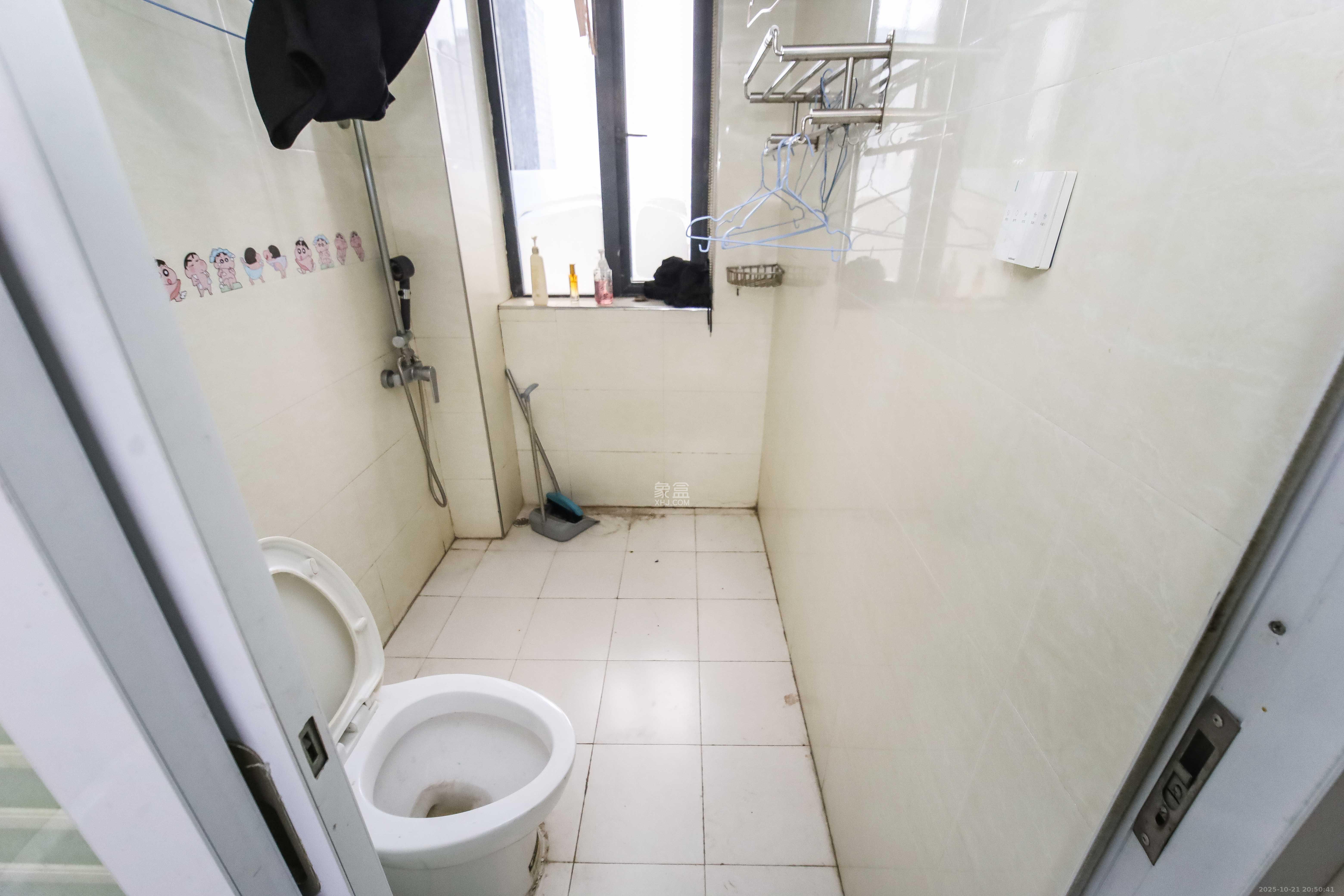 长房东郡  3室2厅2卫    138.0万卫生间