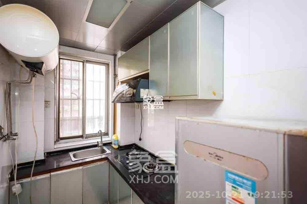 咸嘉新村嘉兴苑  2室2厅1卫    1800.0元/月 咸嘉新村嘉兴苑  2室2厅1卫    1800.0元/月室内图